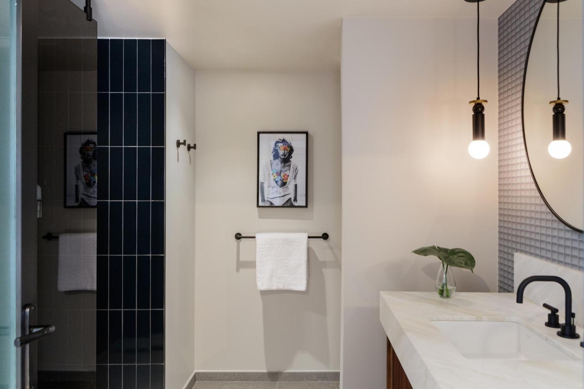 Premium King Room with City View,1586847253:JPEG