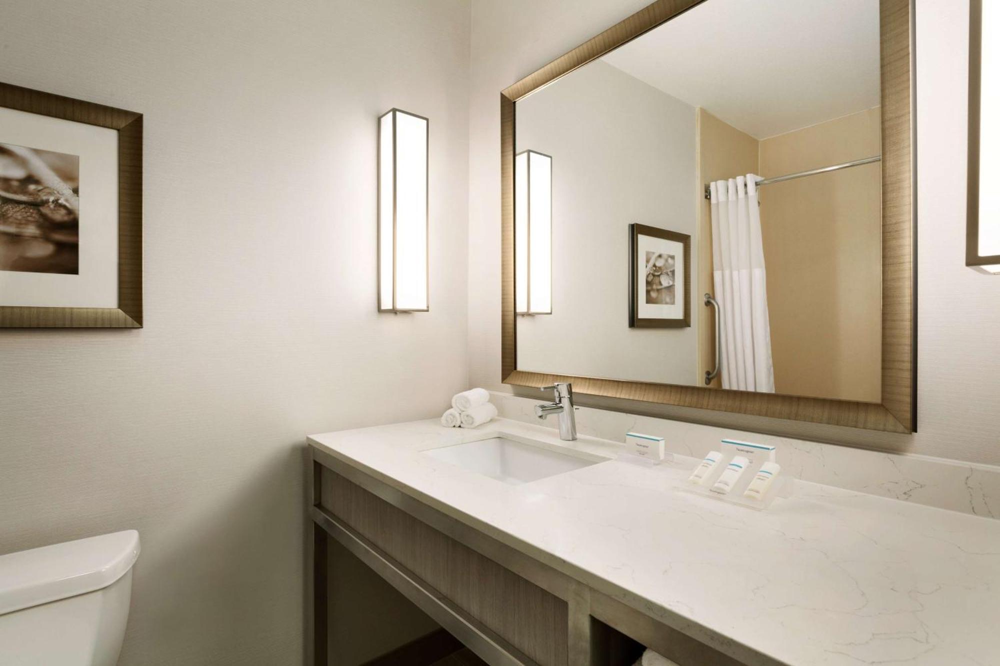 Queen Room with Two Queen Beds,1563283417:JPEG