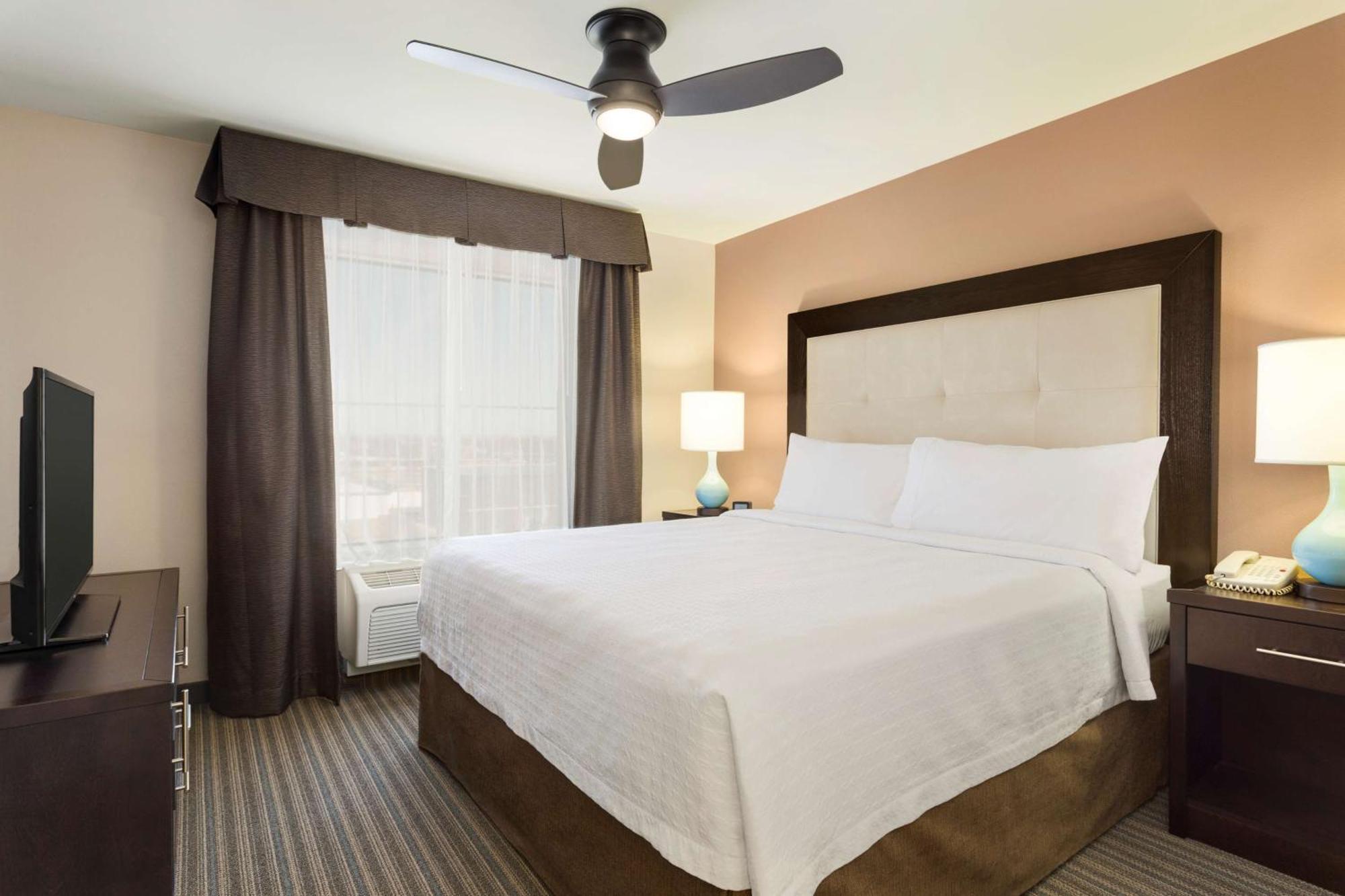 One-Bedroom King Suite - Non-Smoking,1557902659:JPEG