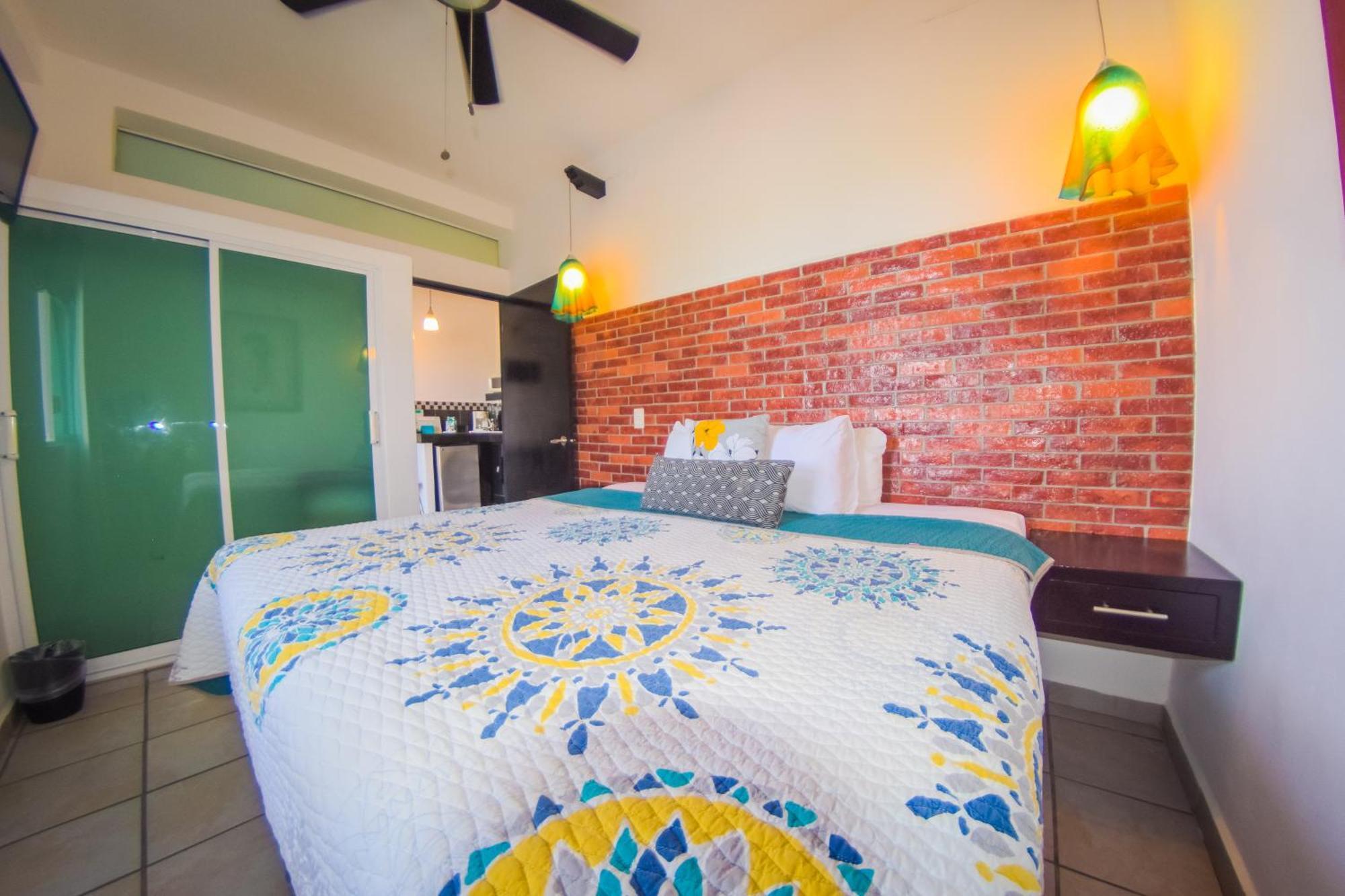 Studio,1563322666:JPEG