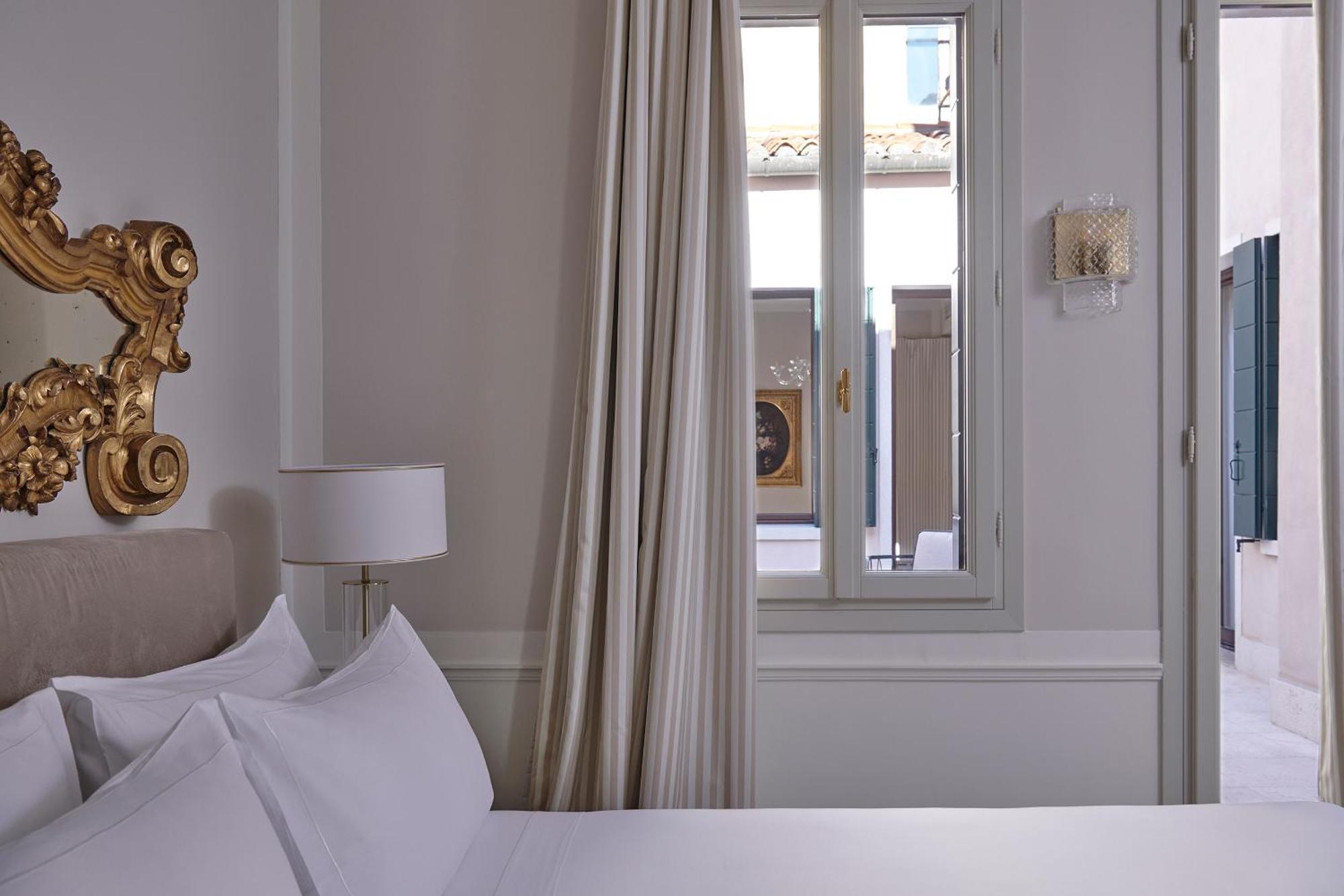 Executive Suite,1571270594:JPEG