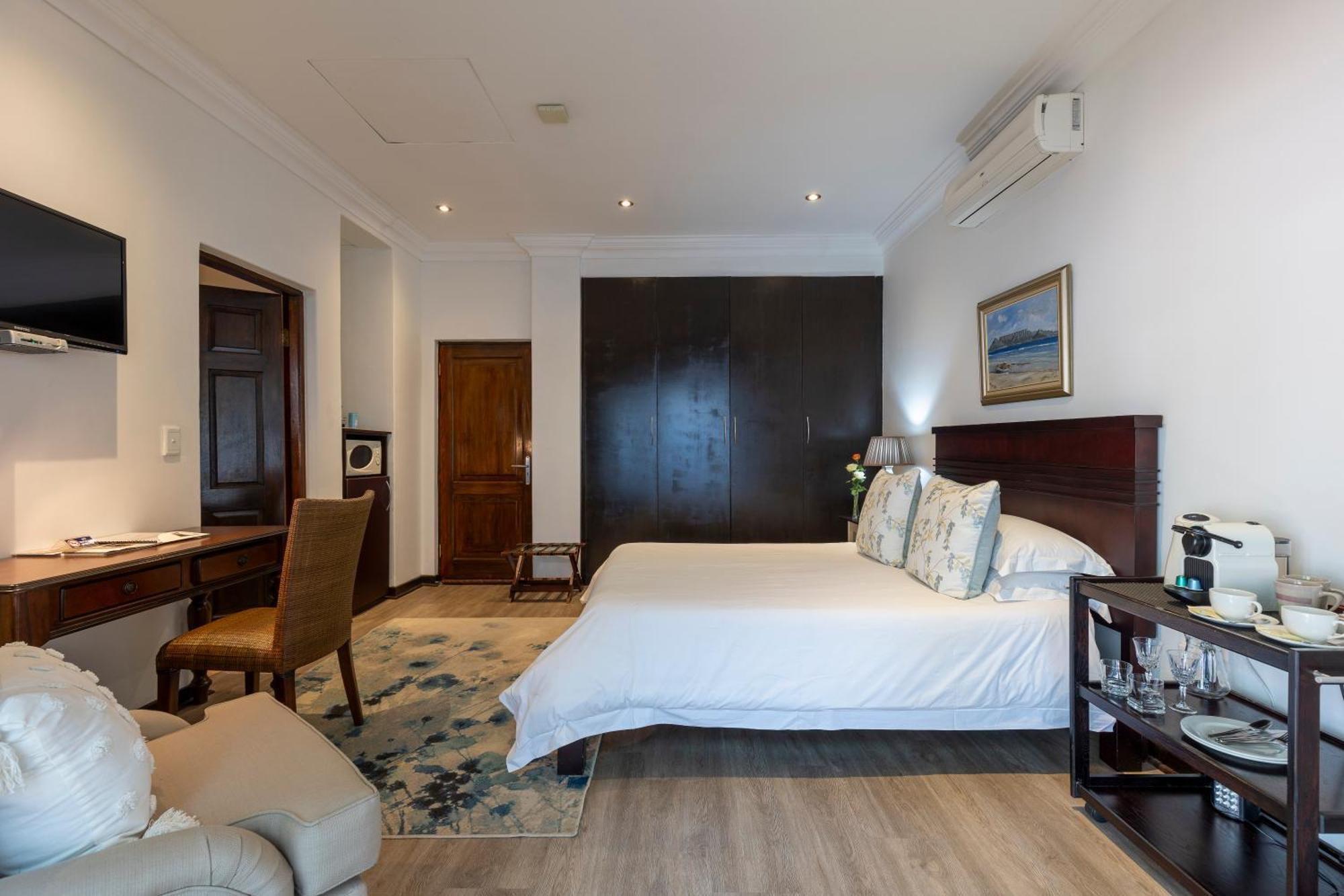 Double Room,1572688439:JPEG