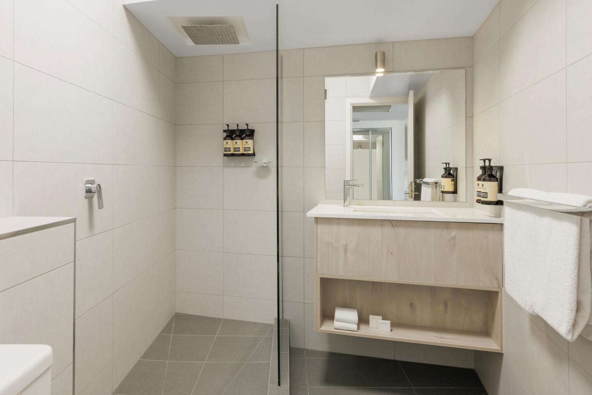 Superior Queen Room,1587499330:JPEG