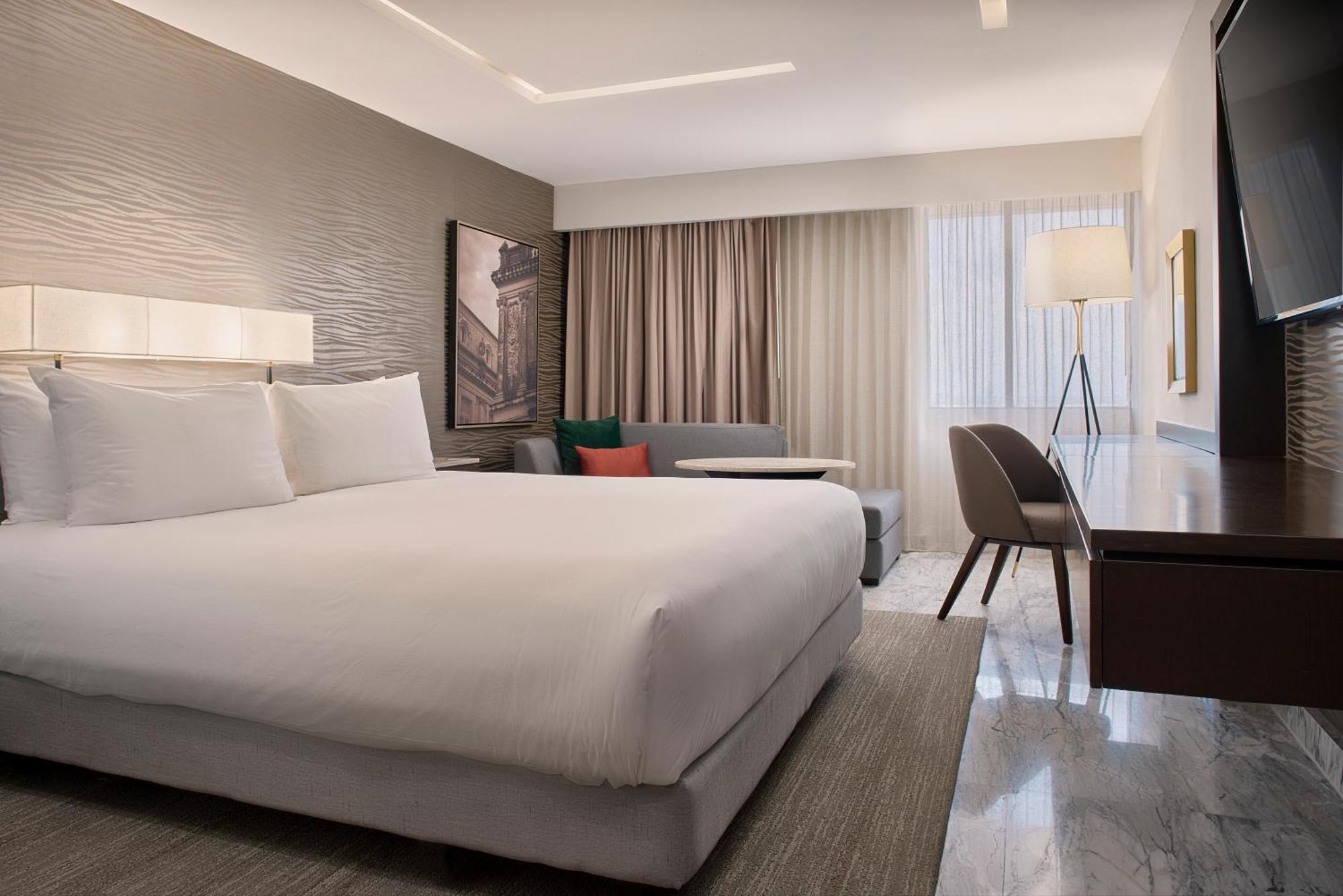 Executive Suite,1587505182:JPEG