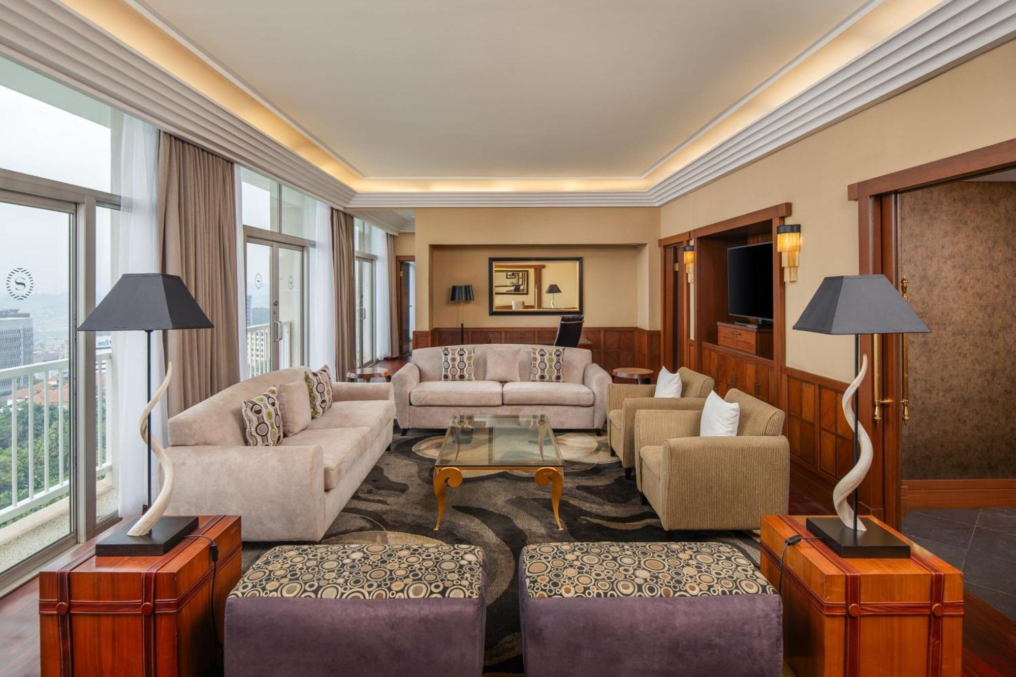 Presidential Suite - Club Lounge Access