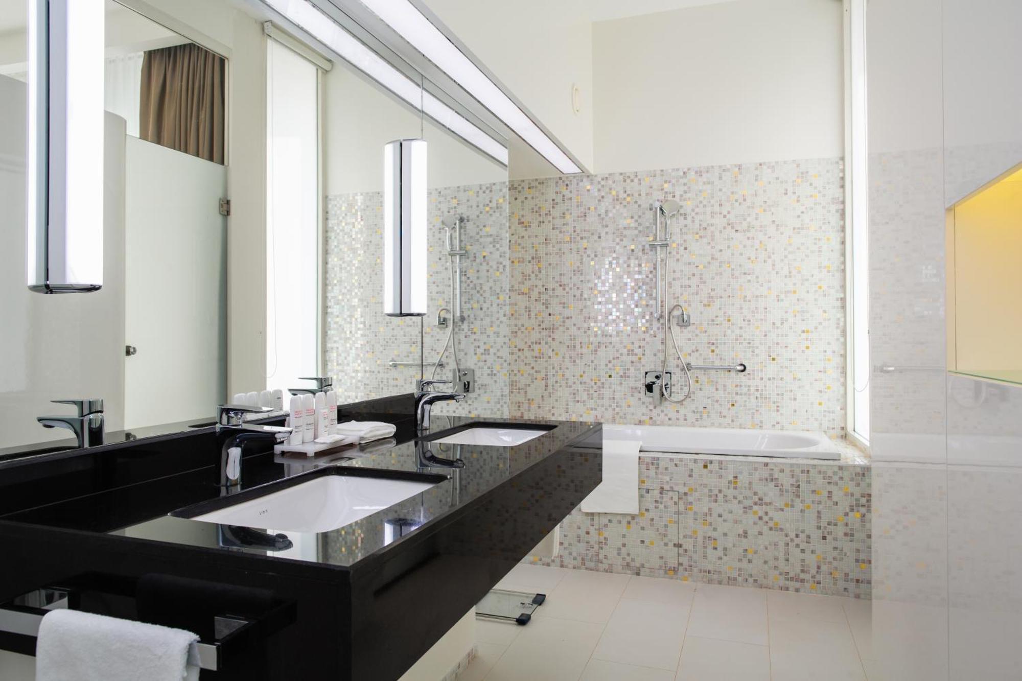 Suite with Terrace and Lounge Access