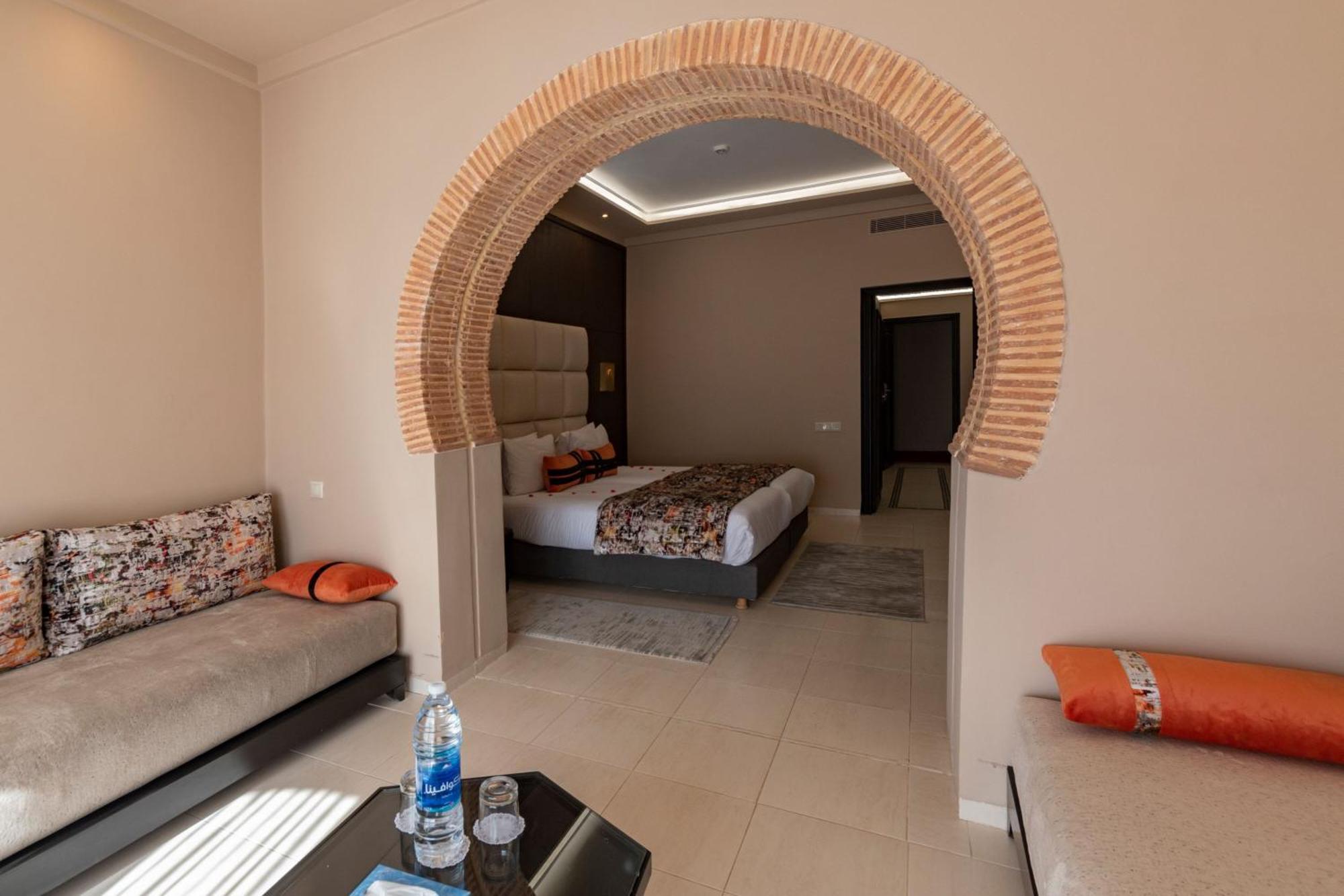 Grand Deluxe Queen Room with Sofa Bed,1591485894:JPEG