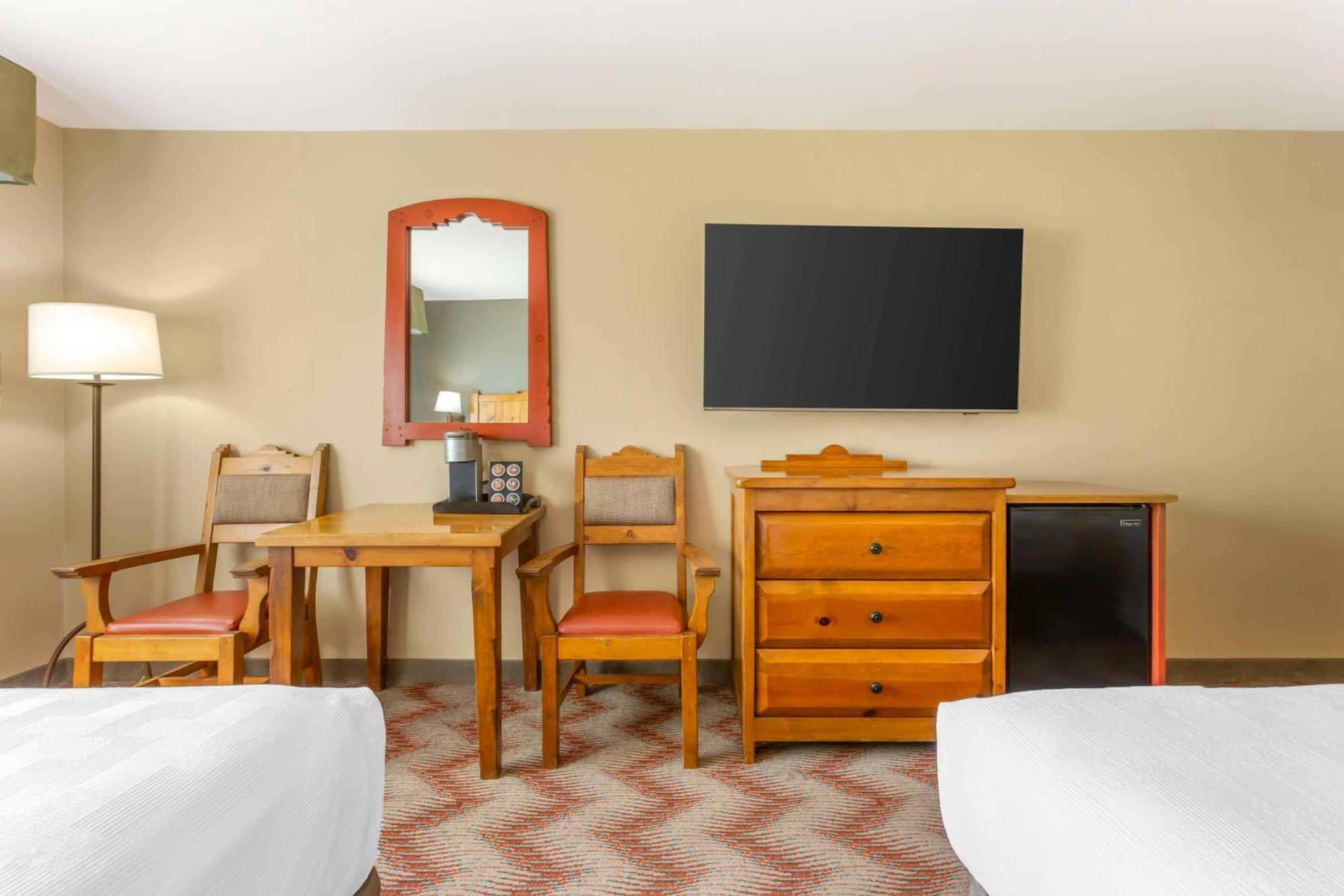 Queen Room with Two Queen Beds - Non-Smoking,1705645242:JPEG