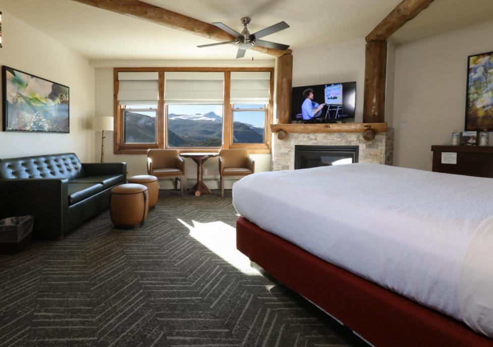 King Room with Mountain View