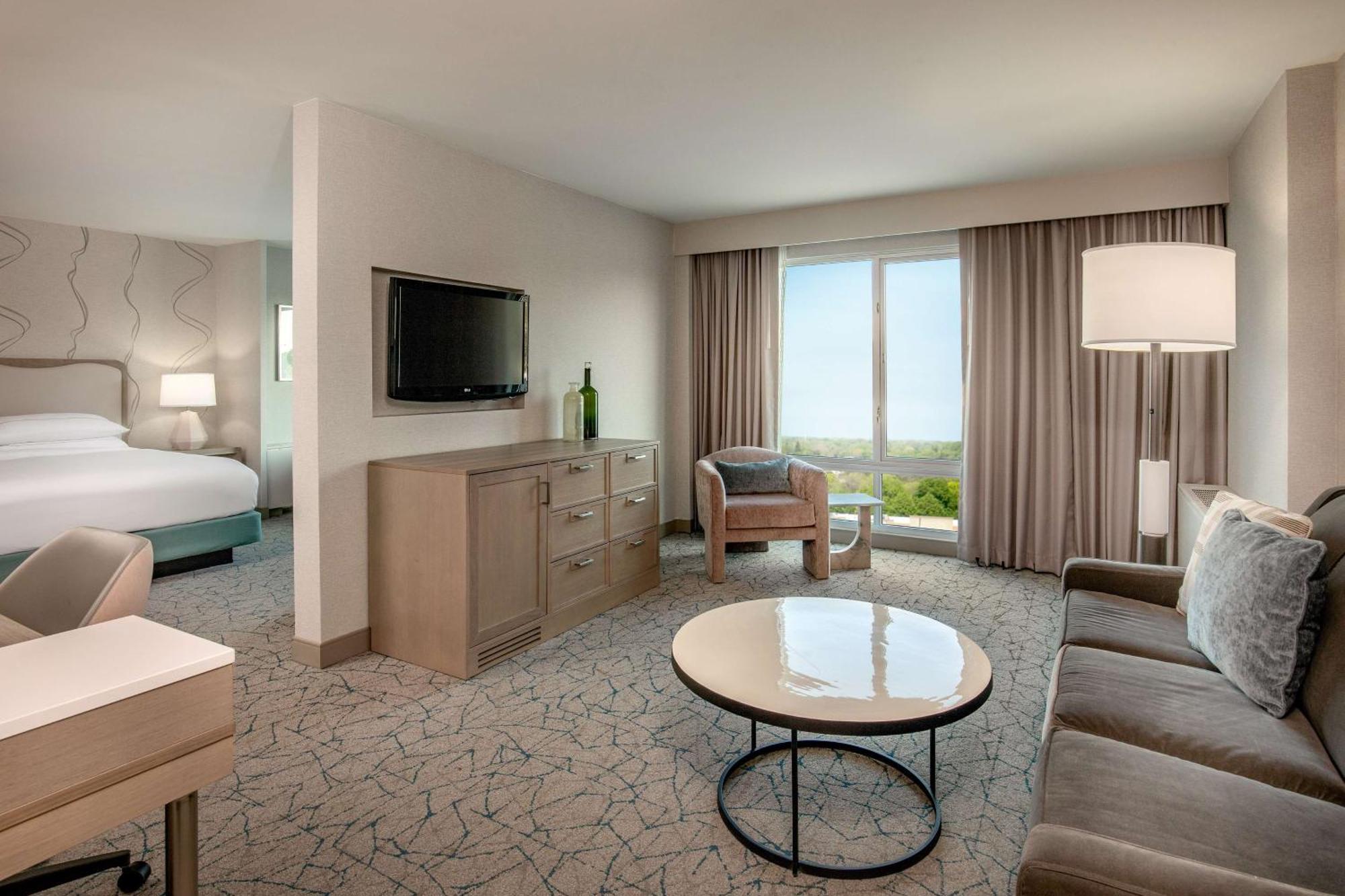 Junior King Suite with Seating Area
