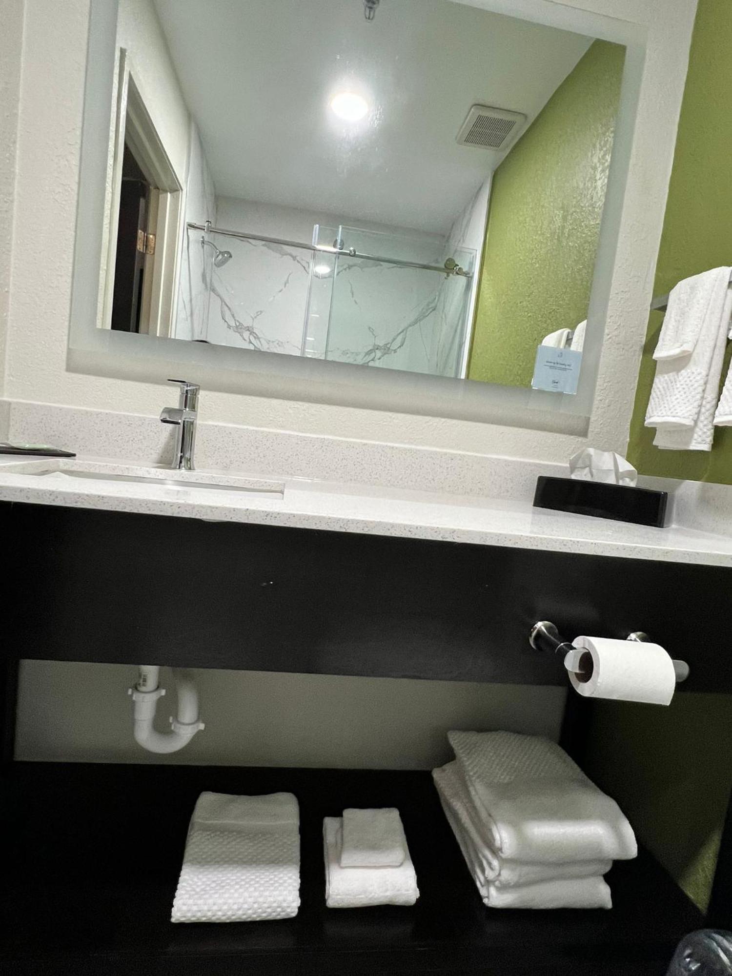 Quadruple Room with Two Queen Beds - Non Smoking,1606559206:JPEG