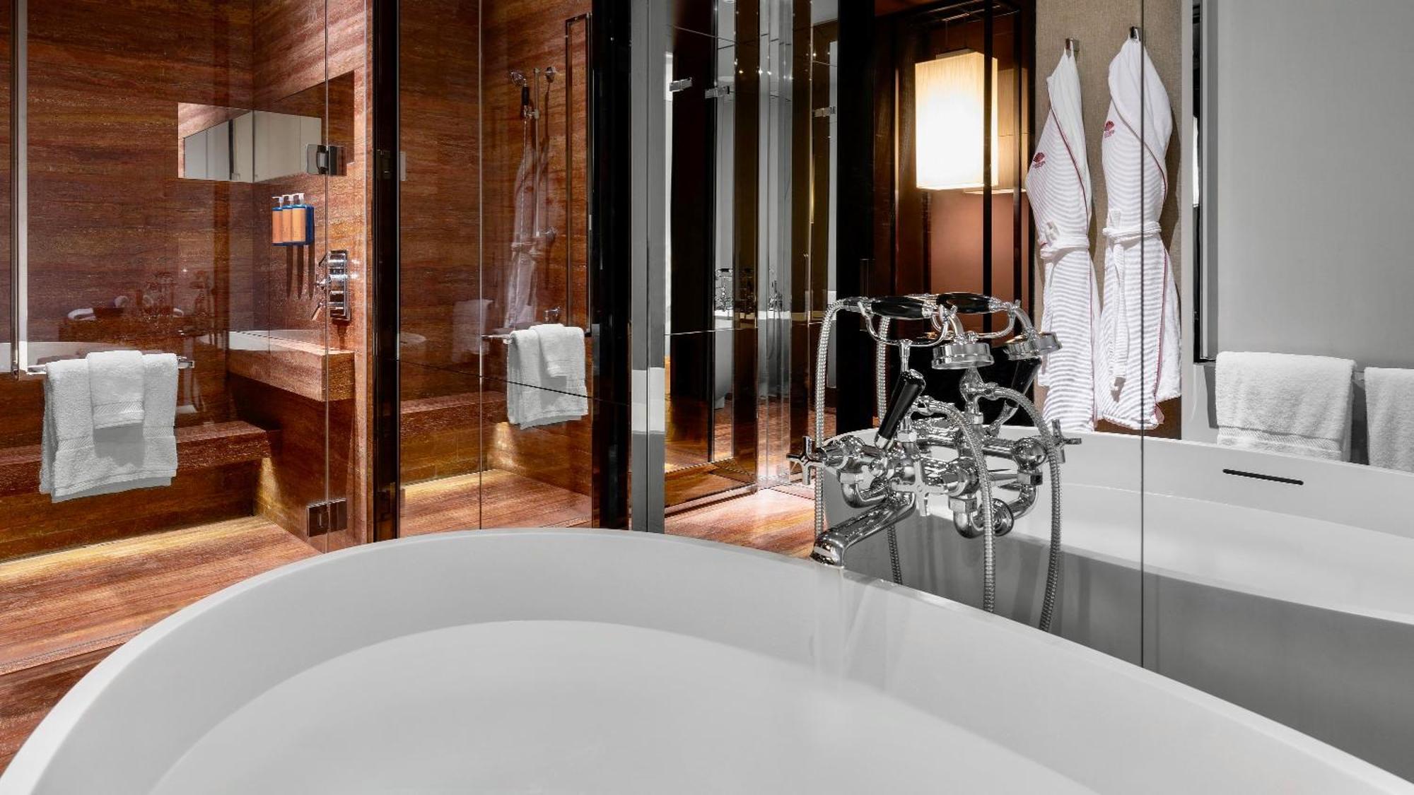 Executive Suite King,1596892601:JPEG