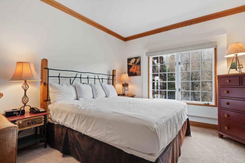 Studio Apartment with King Bed