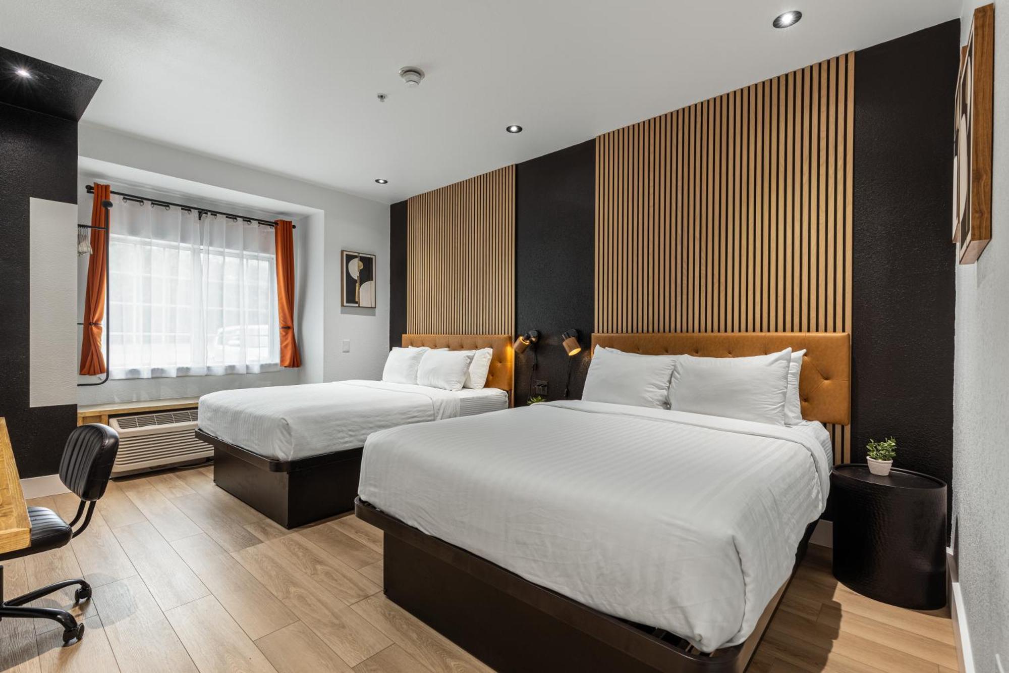 Deluxe Queen Room with Two Queen Beds,1604085618:JPEG