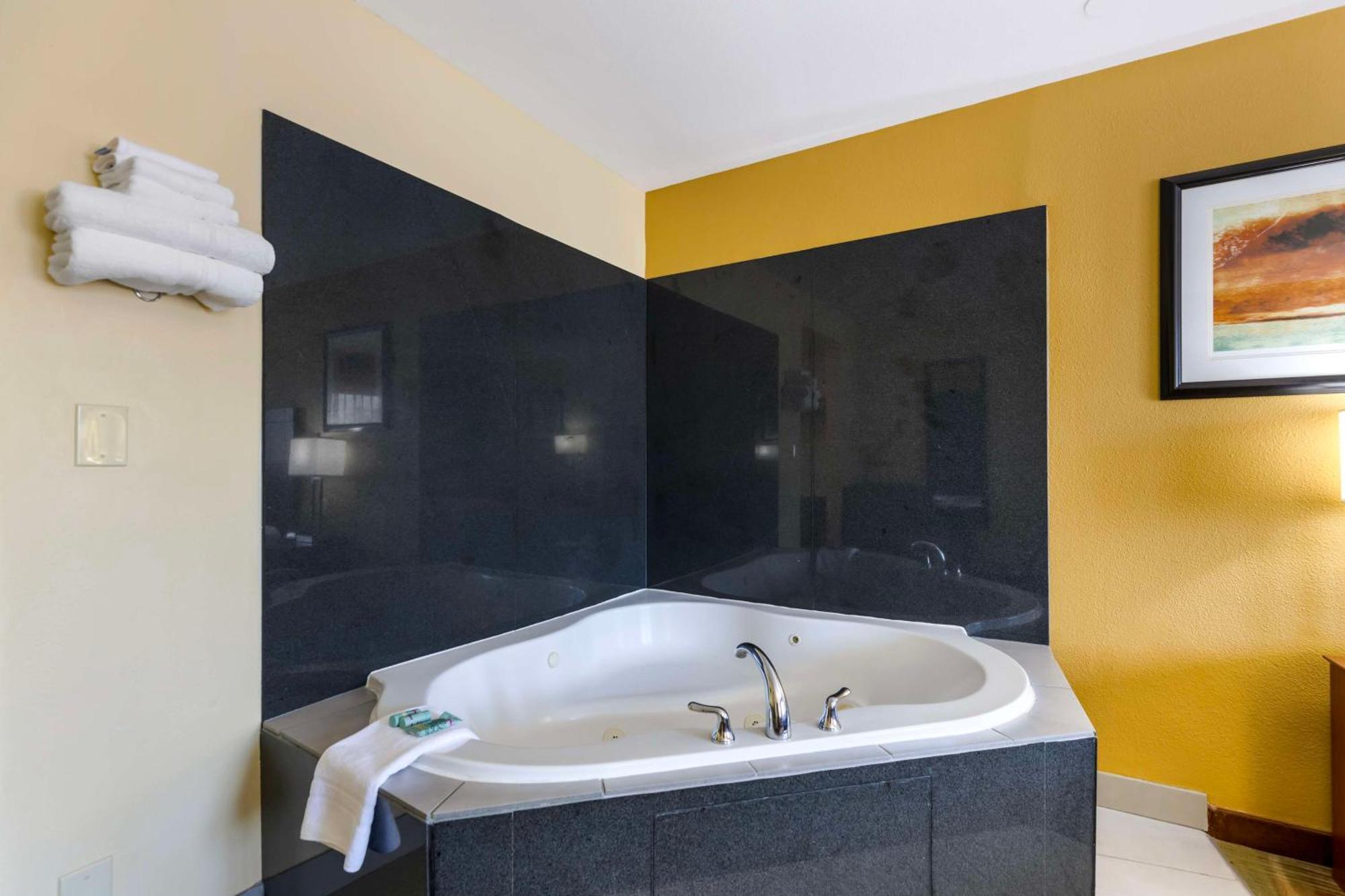 King Room with Spa Bath - Non-Smoking