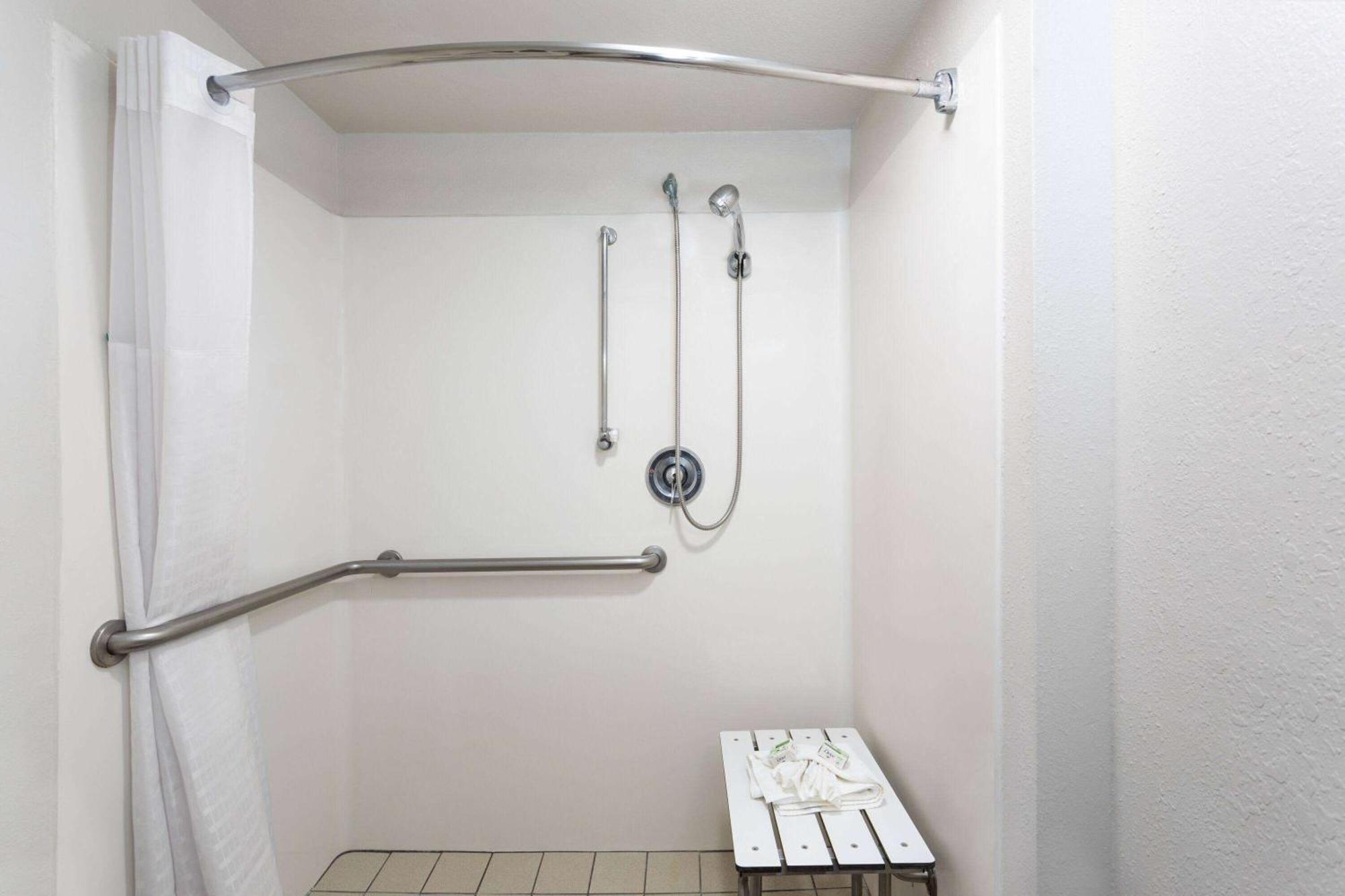 King room, Mobility/Hearing Impaired Access with  Bathtub w/Grab Bars, Non-Smoking,1687455955:JPEG