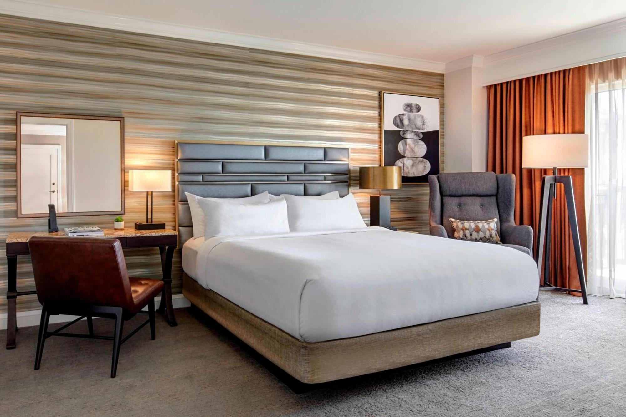 Executive One-Bedroom Suite,1610226531:JPEG