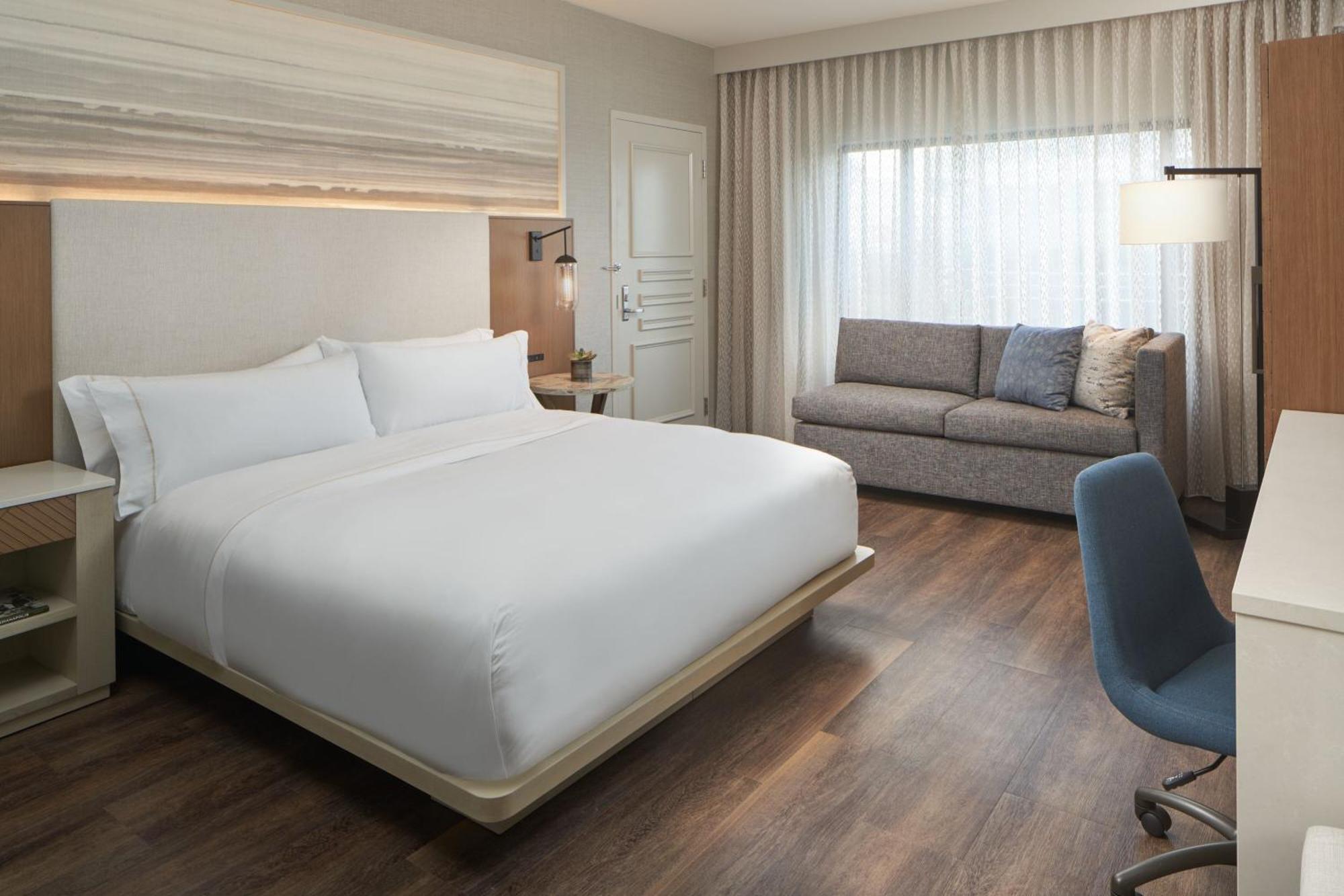 Club level, Guest room, 1 King, Sofa bed