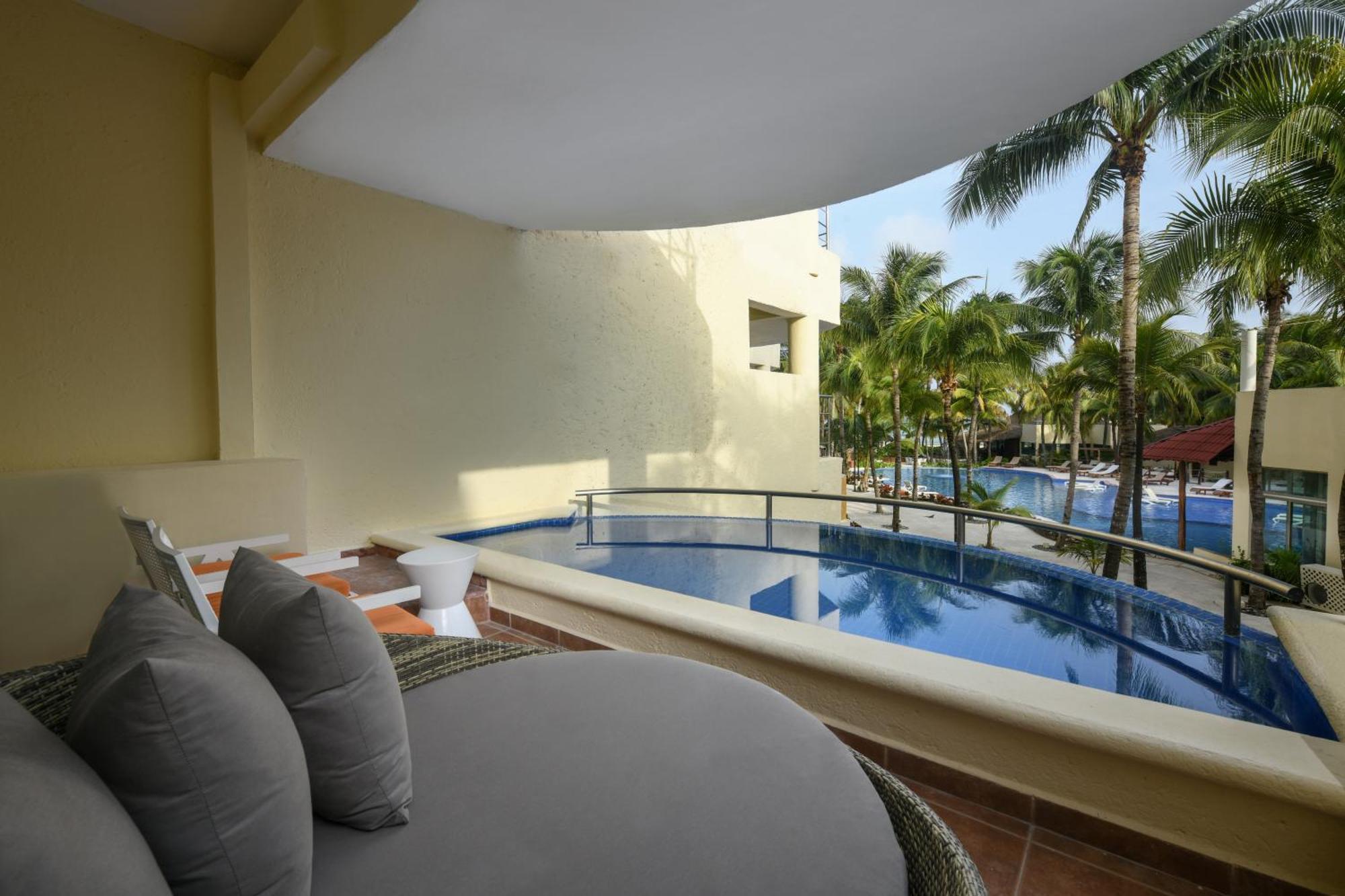 Private pool suite,1614777953:JPEG