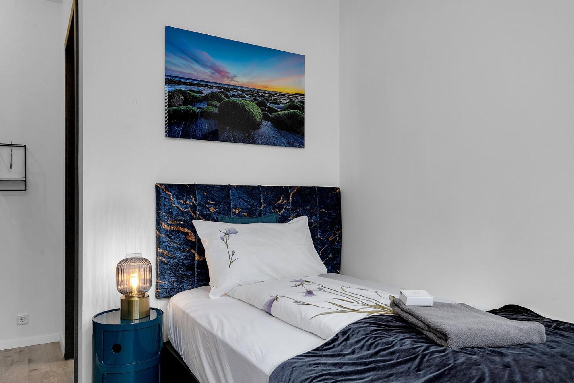 Single Room,1614837056:JPEG