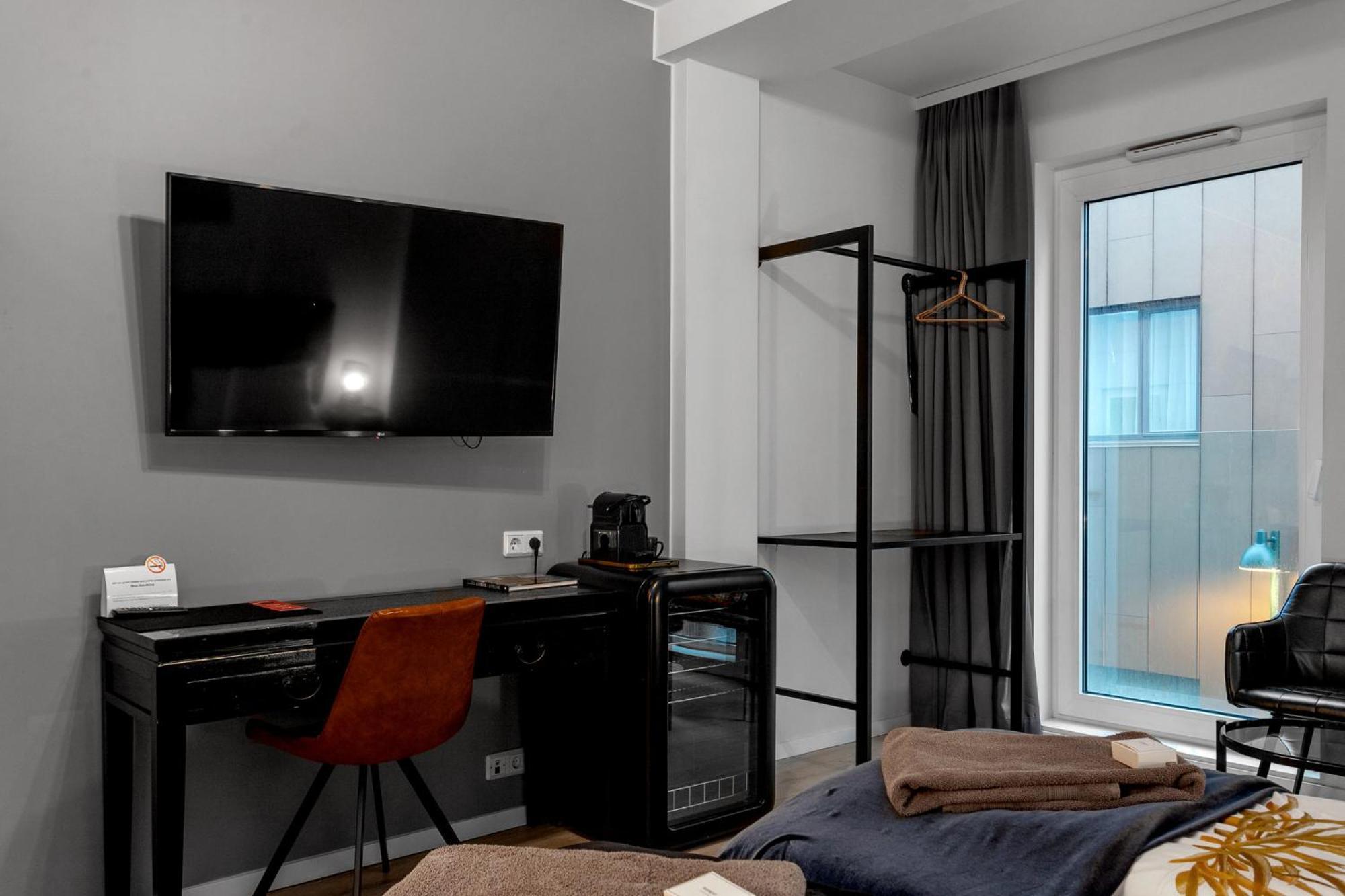 Twin Room,1614837084:JPEG