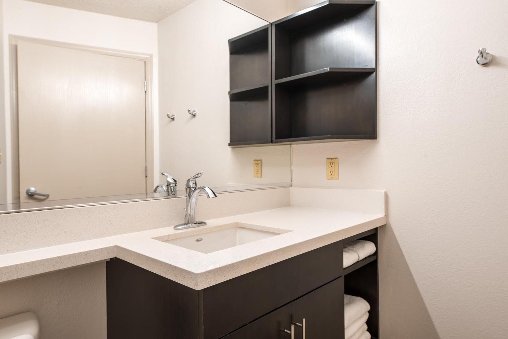 One-Bedroom Suite,1615653004:JPEG