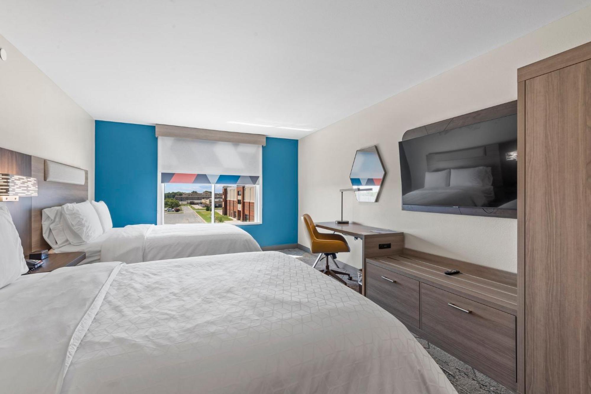 Standard Queen Room with Two Queen Beds,1615660001:JPEG