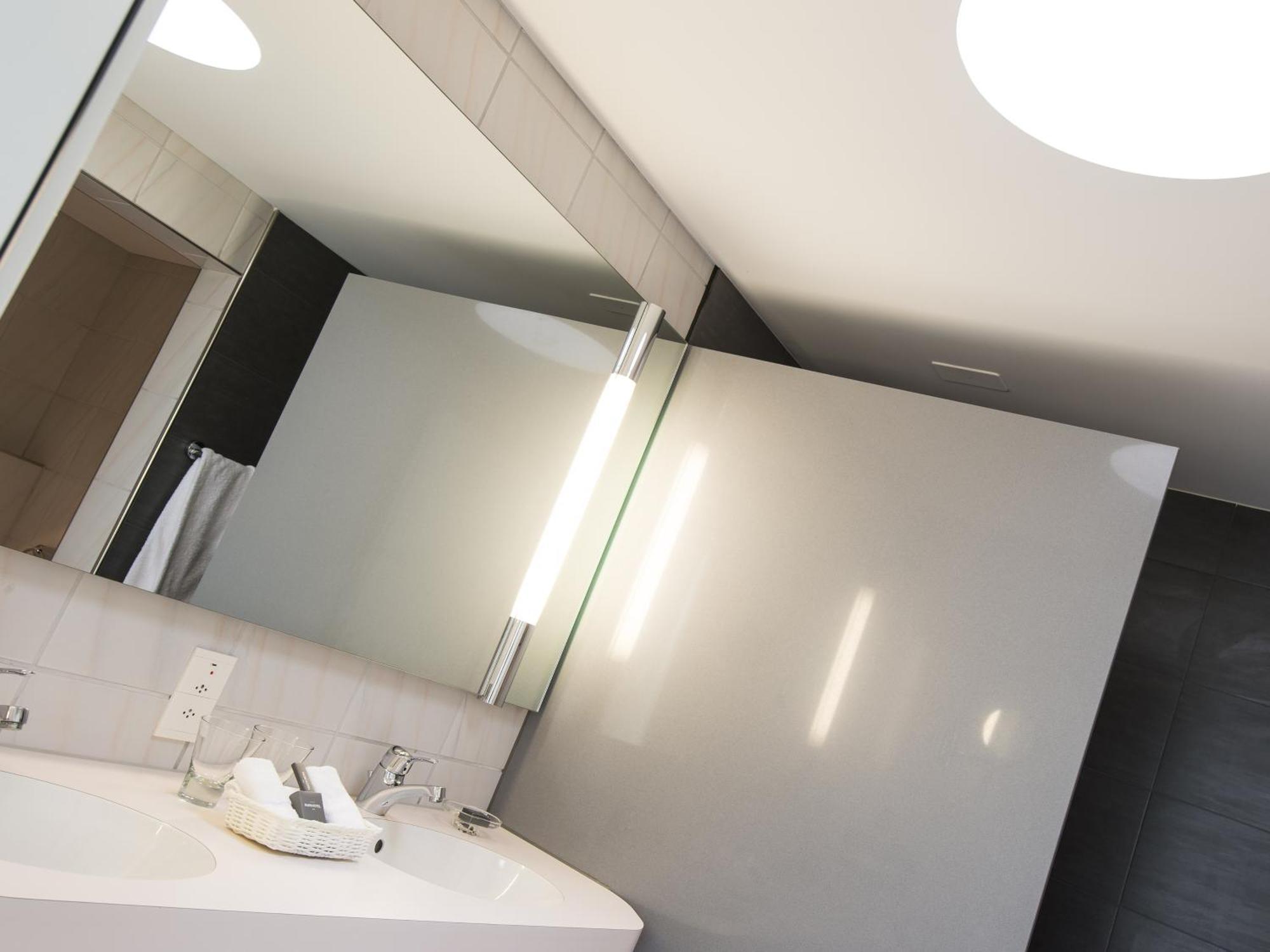 Standard Double Suite