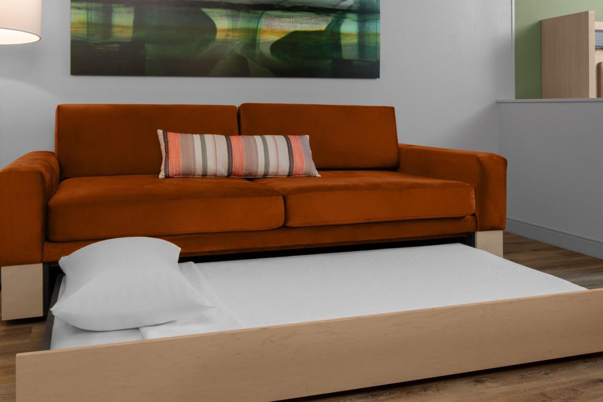 Queen Suite with Two Queen Beds, Bathtub and Trundle Sofa - Mobility Access
