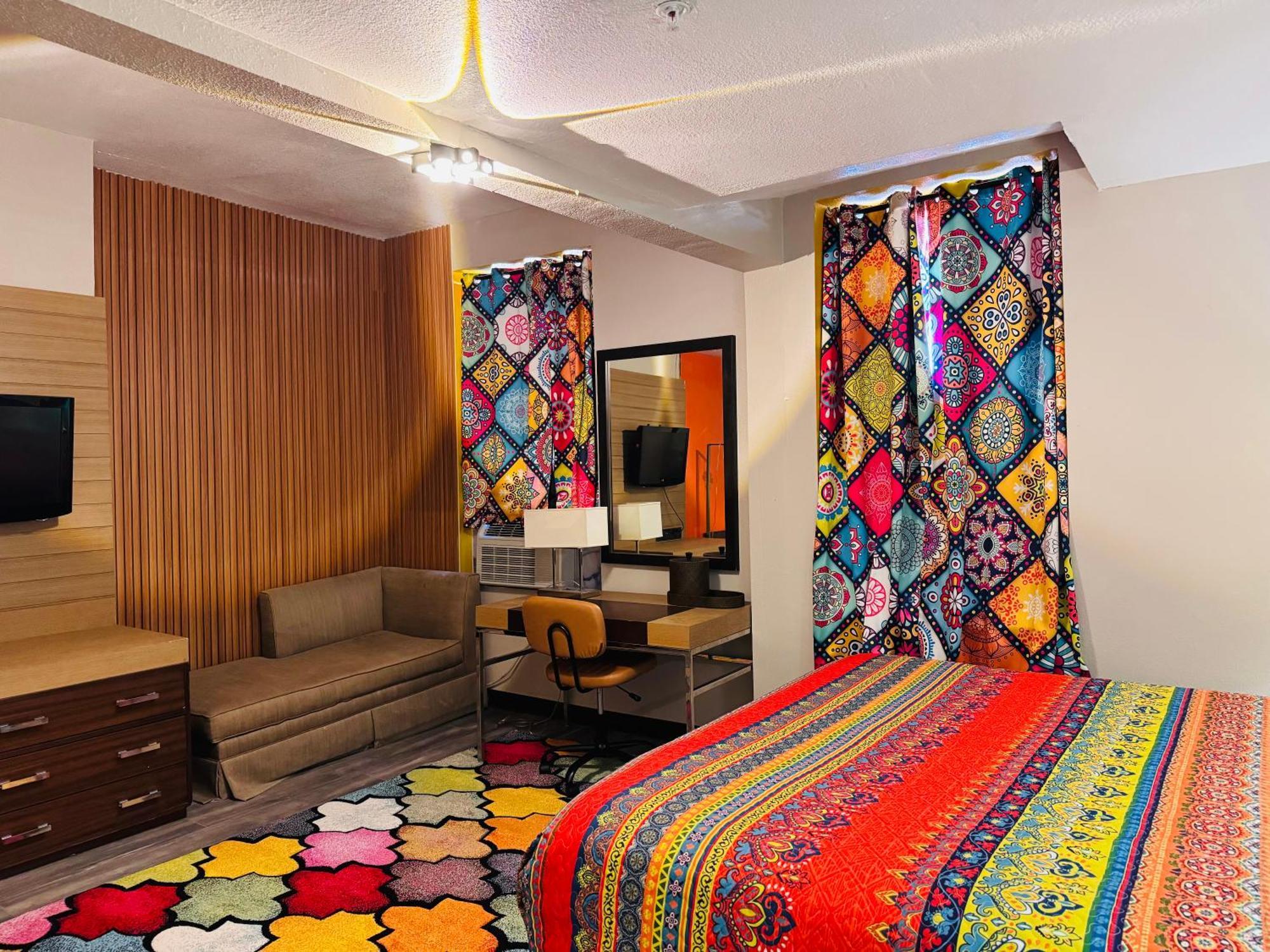 Deluxe Queen Room