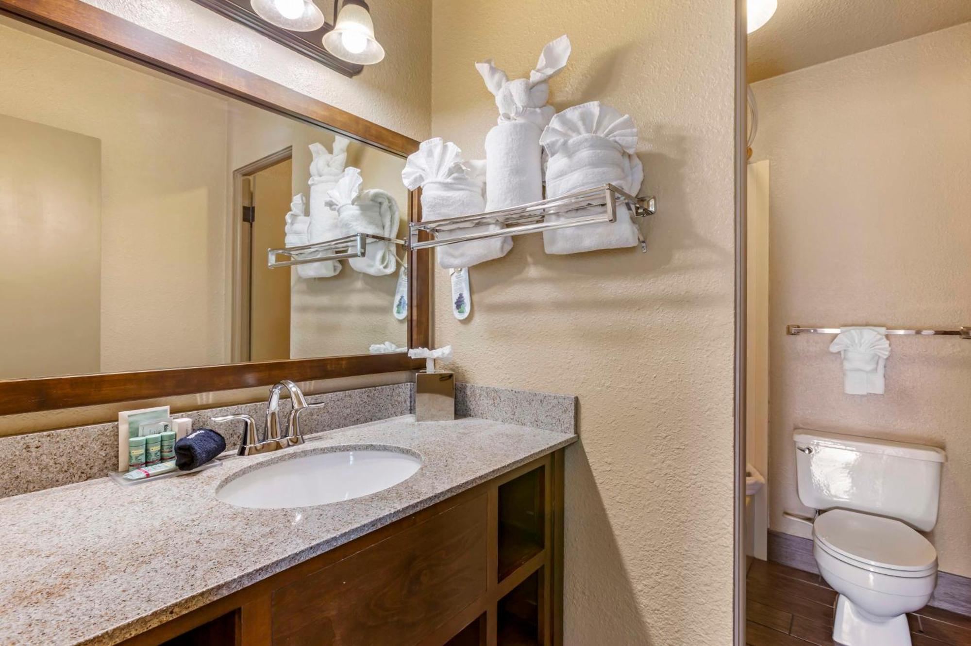 Small Queen Room with Two Queen Beds,1617875540:JPEG