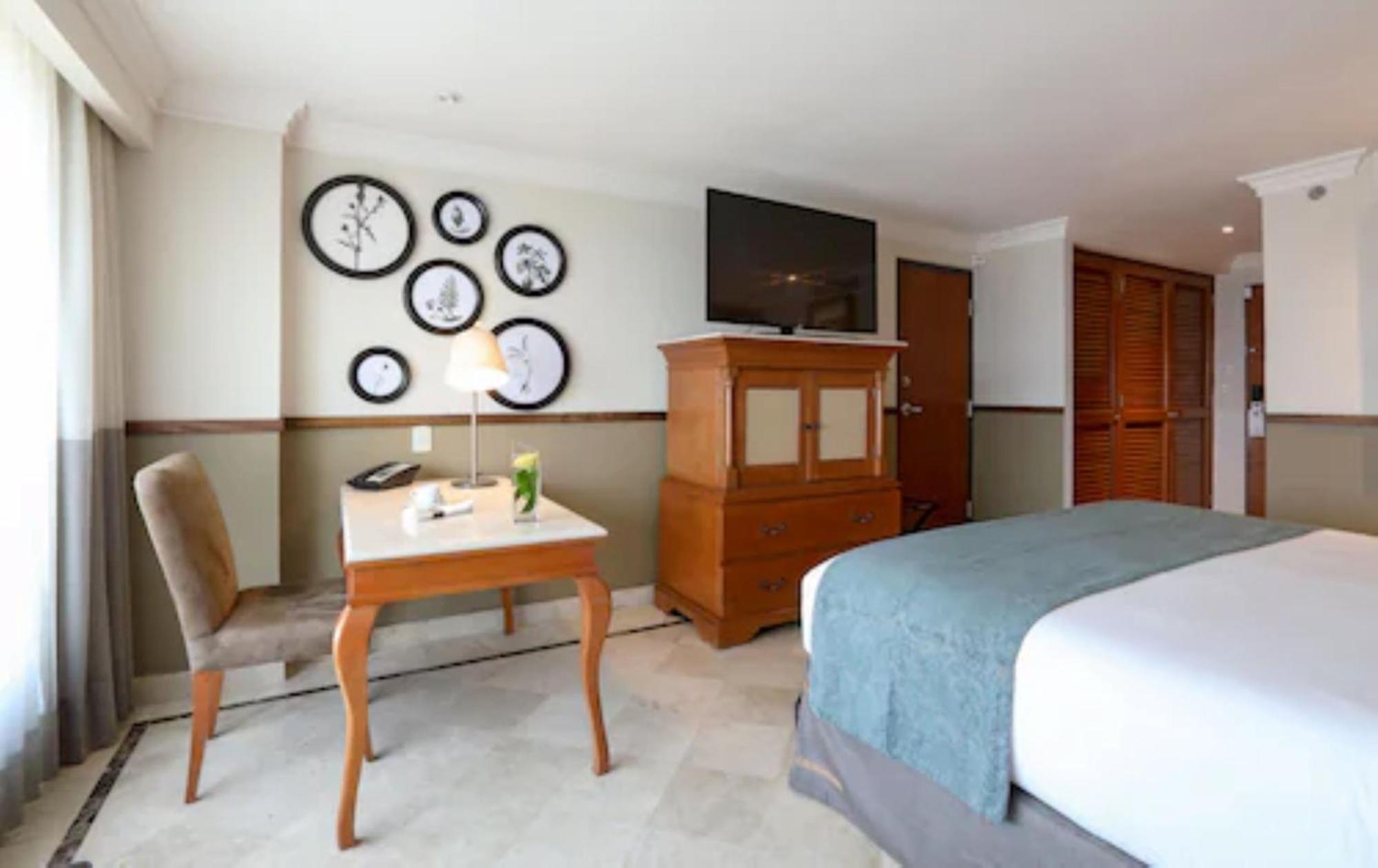 Deluxe Room, 1 King Bed