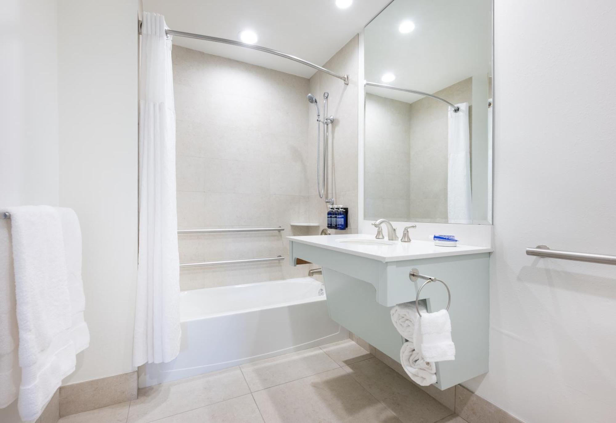 Brand New Cabana Poolside Room 2 Queen Hearing Accessible