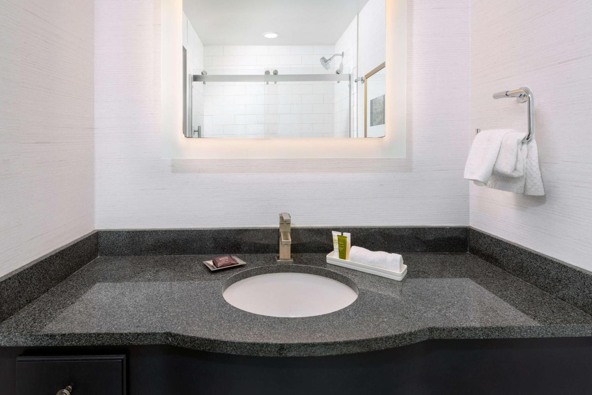 Queen Room with Two Queen Beds,1622024545:JPEG