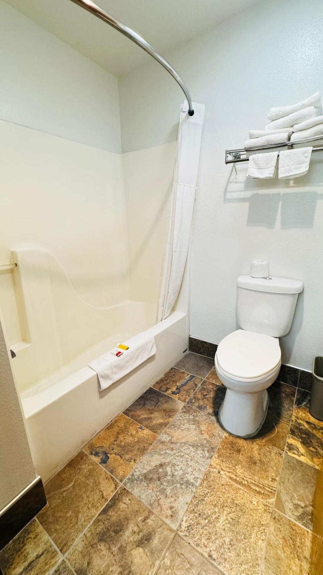 Deluxe King Room with Spa Bath- Non-Smoking,1622032240:JPEG