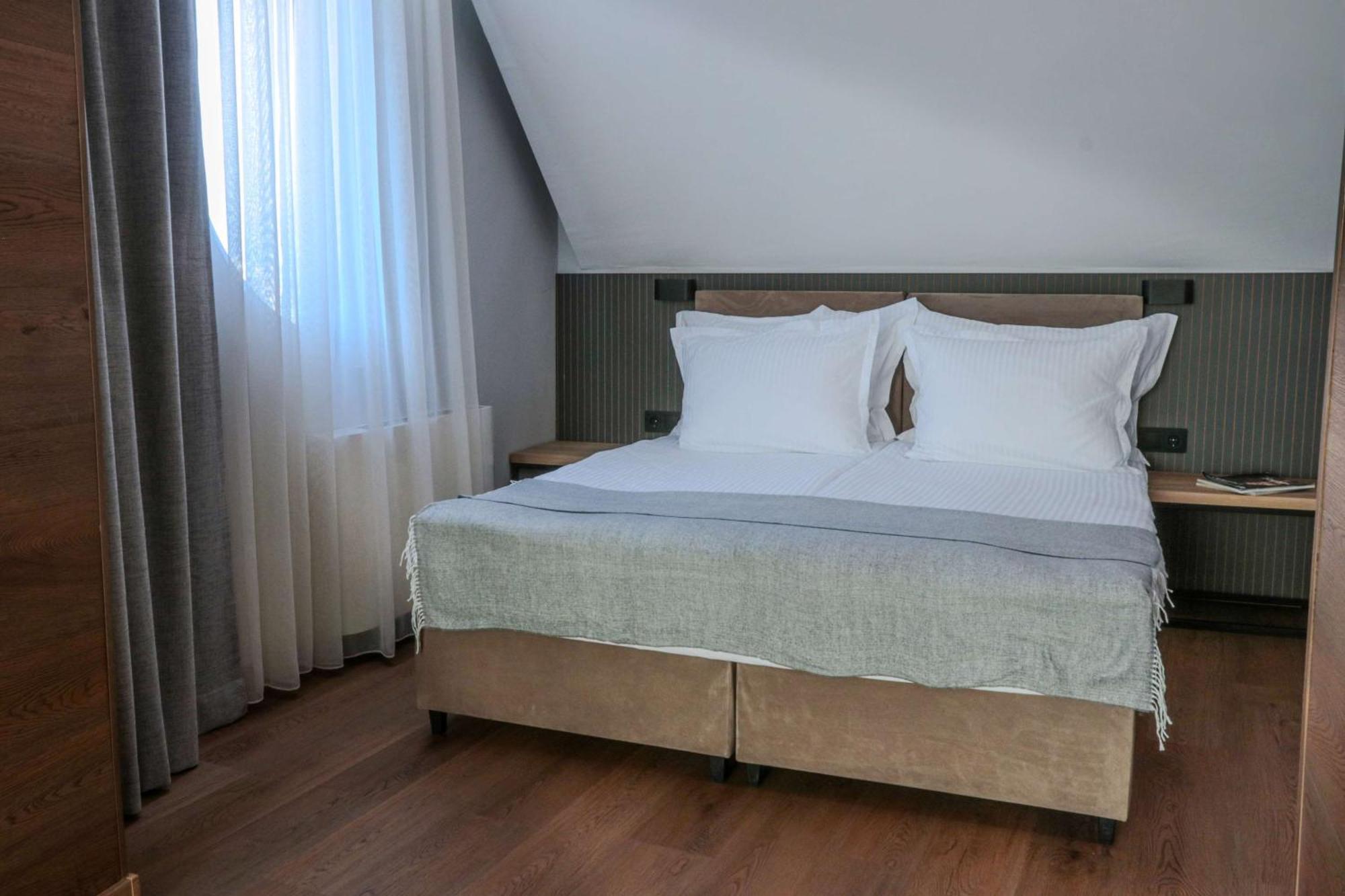 Deluxe Double Room - Stair Access Only/Non-Smoking,1624314049:JPEG