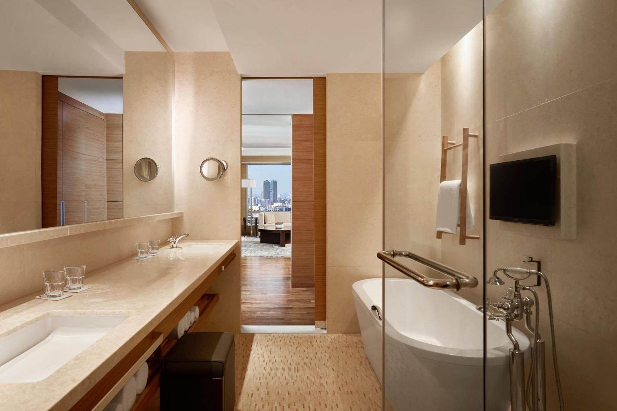 Executive Suite with Lounge Access,1627207608:JPEG