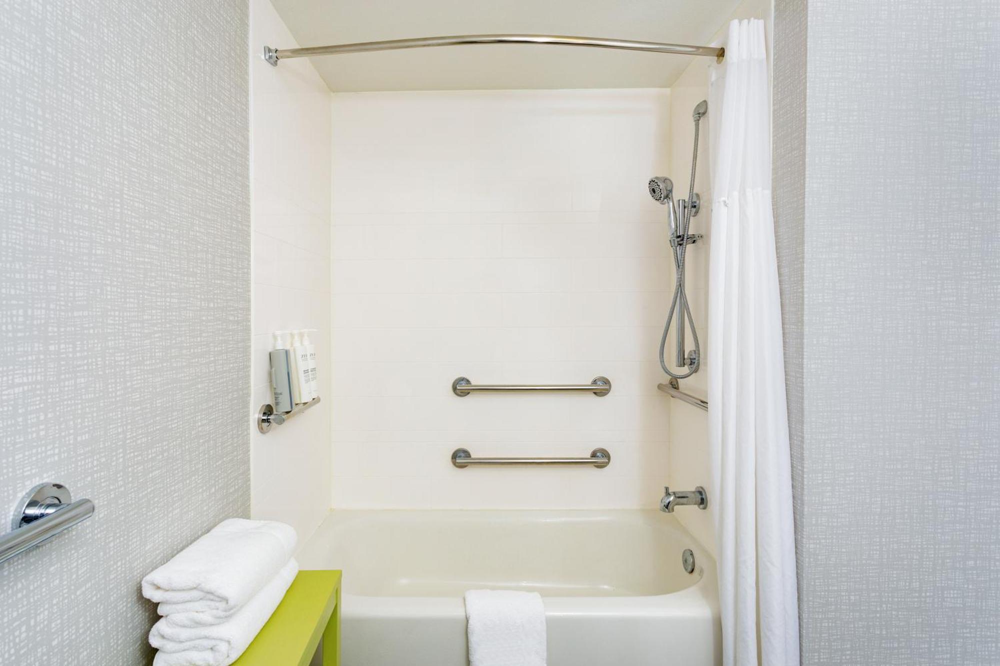 King Room - Mobility Access/Non-Smoking