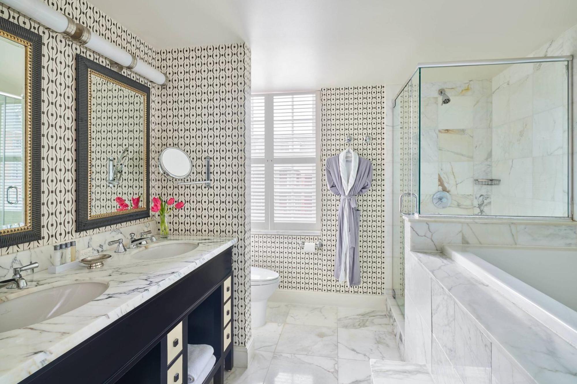 Whirlpool Room, 1 King Bed,1631564559:JPEG