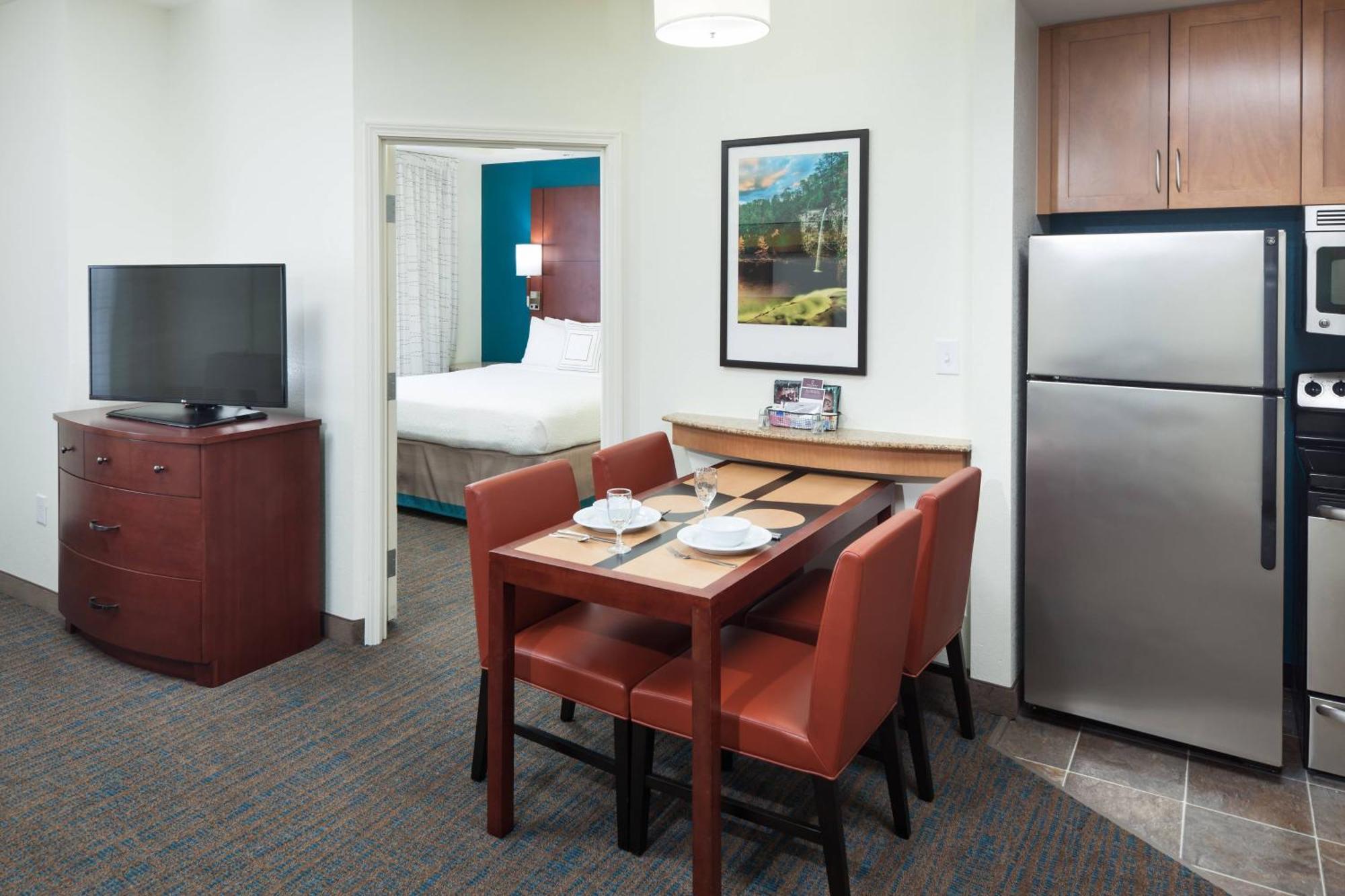 Two-Bedroom Suite,1632994906:JPEG