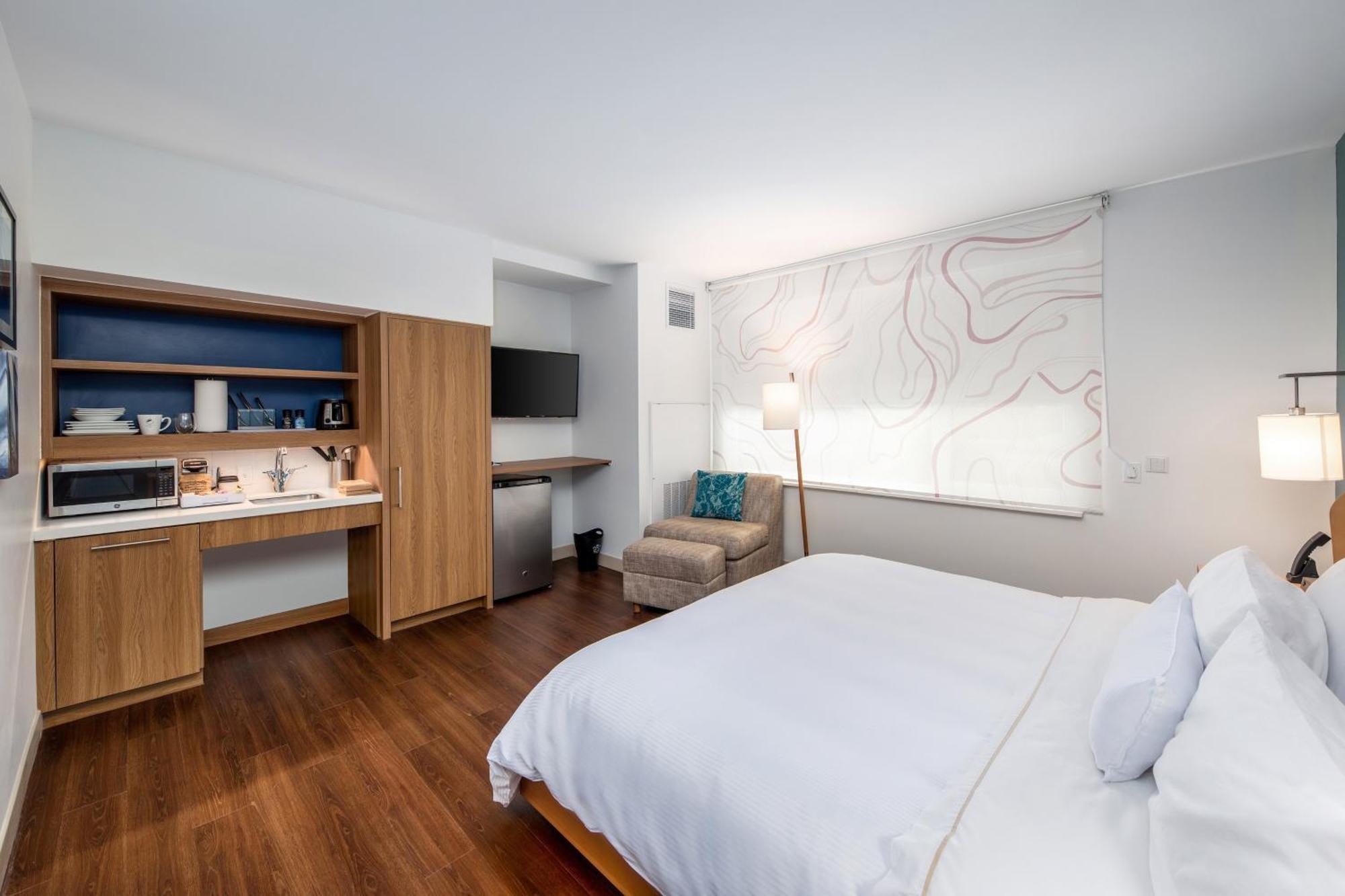 Guest Room 1 King,1633036252:JPEG