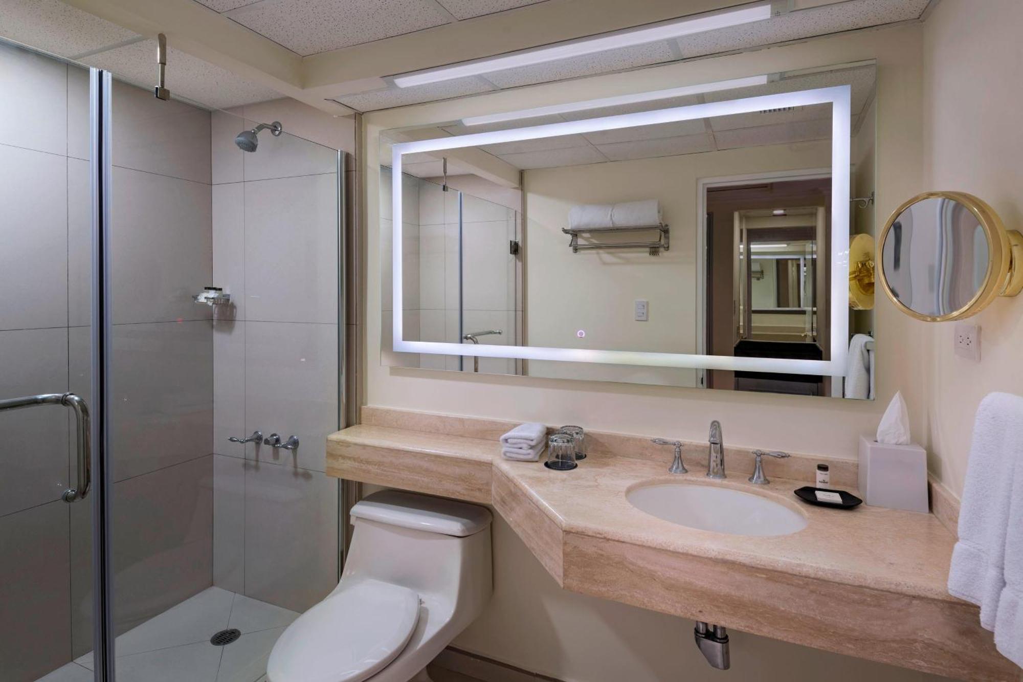 Deluxe Room Double, Larger Guest room, 2 Queen, Balcony,1634419004:JPEG