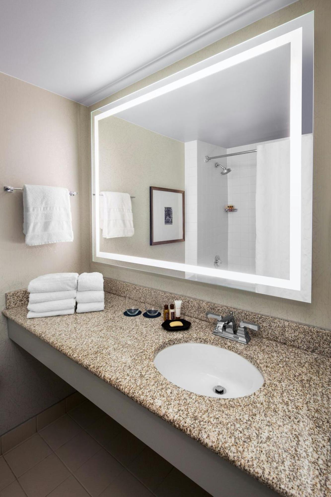 Traditional, Guest room, 1 King,1634420646:JPEG