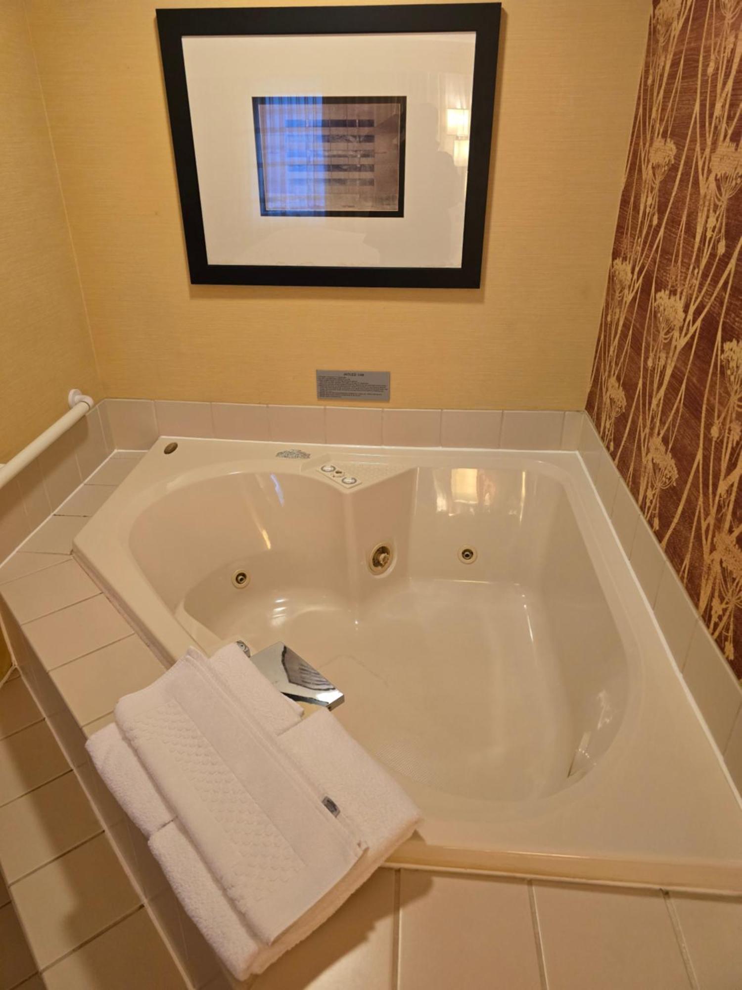 King Room with One King Bed and Whirlpool