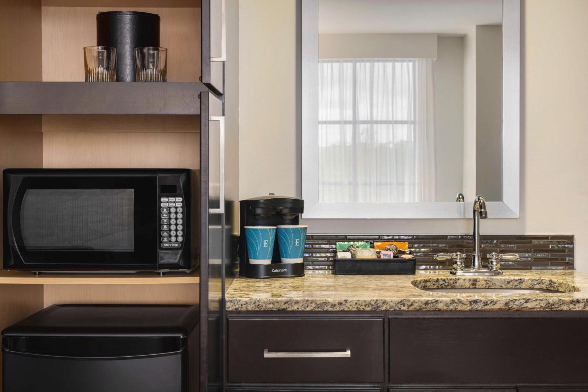 One-Bedroom Queen Suite with Two Queen Beds,1636757459:JPEG