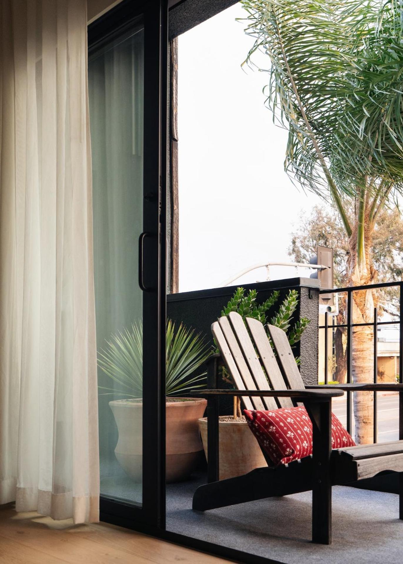 Suite,1638486264:JPEG