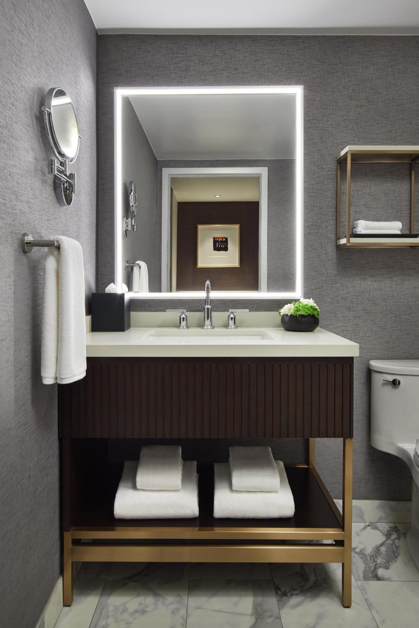 Queen Room,1639573924:JPEG