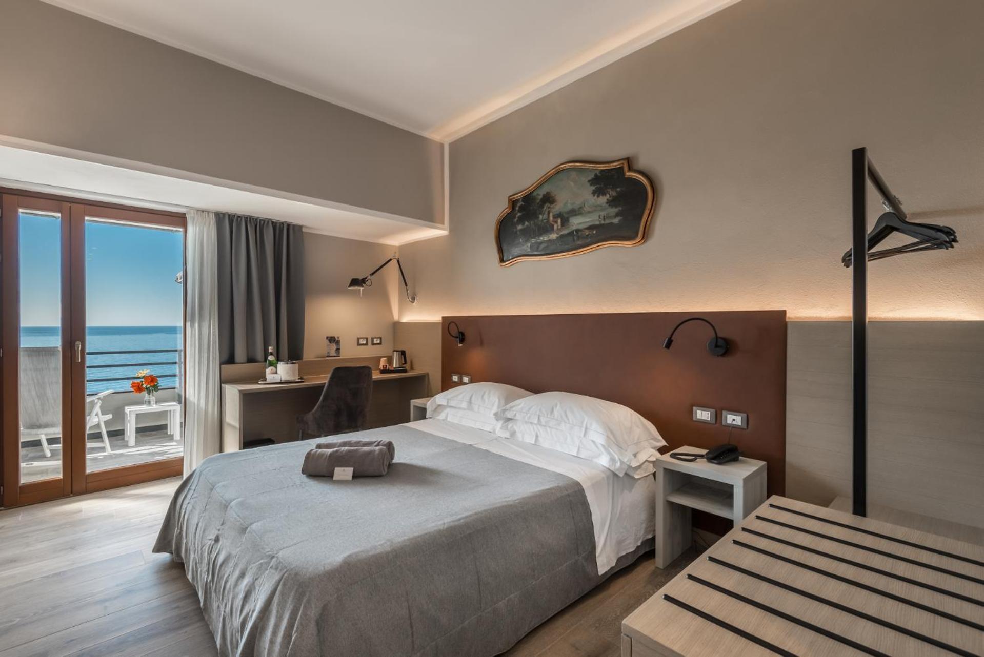 Double Room with Balcony and Sea View,1641013084:JPEG