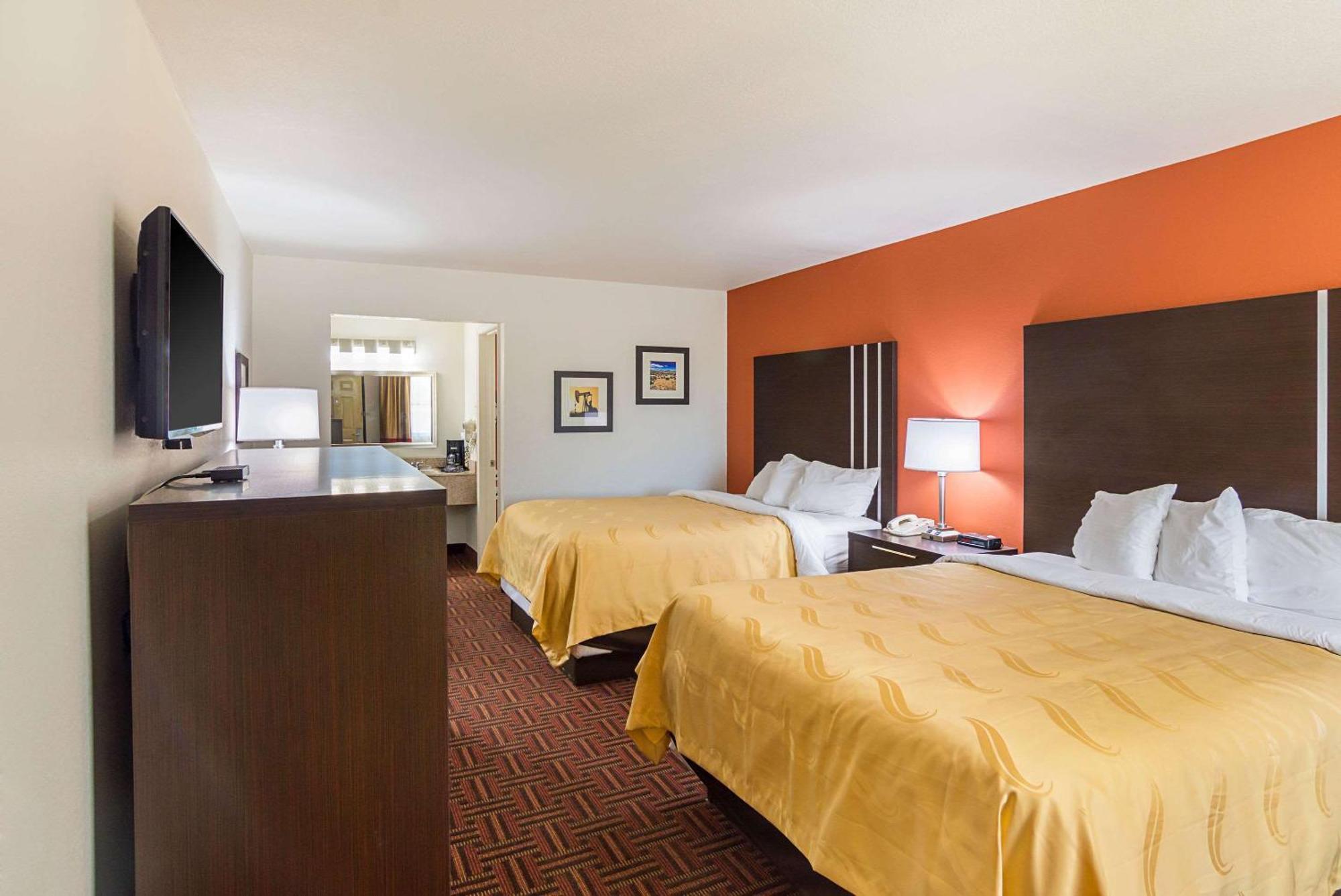 Efficiency Queen Room with Two Queen Beds - Non-Smoking,1641730109:JPEG