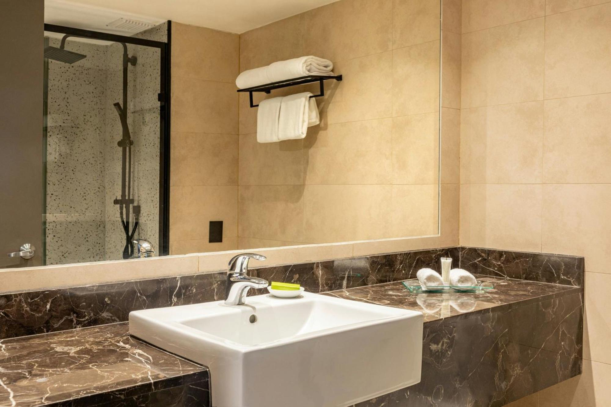 Deluxe Guest room, 2 Queen,  City view,1643149091:JPEG